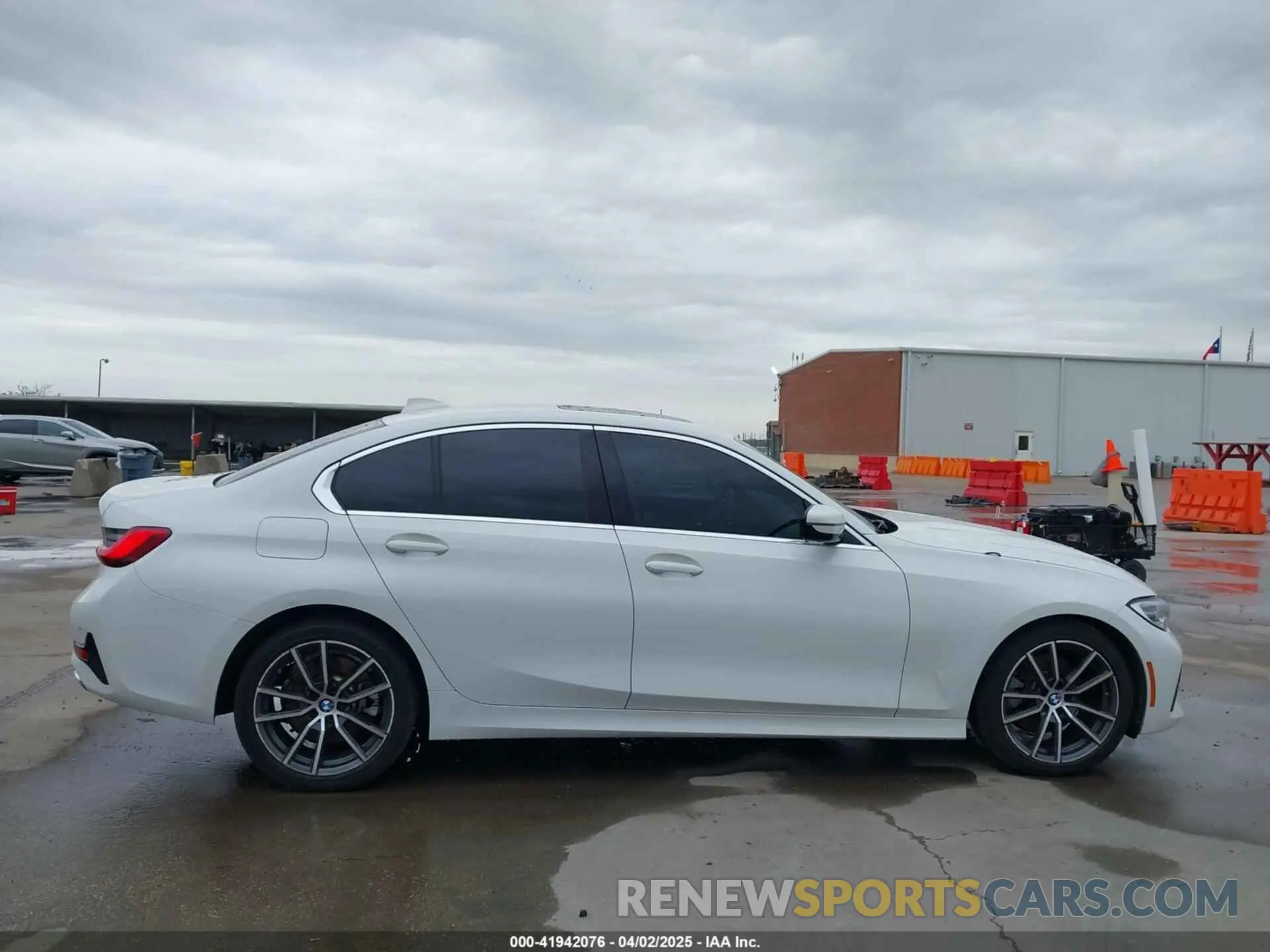 14 fotografías del automóvil dañado 3MW5R1J06M8B90668 BMW 330I 2021