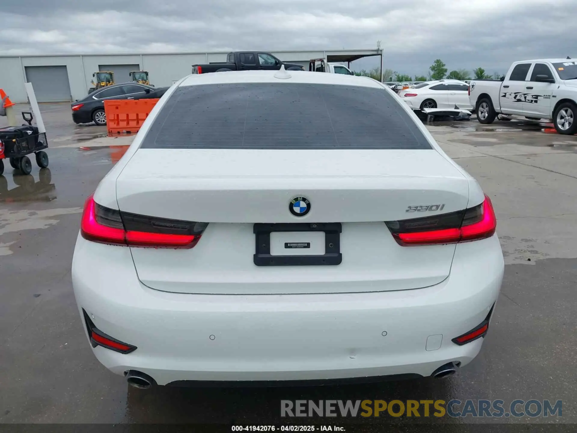 17 fotografías del automóvil dañado 3MW5R1J06M8B90668 BMW 330I 2021
