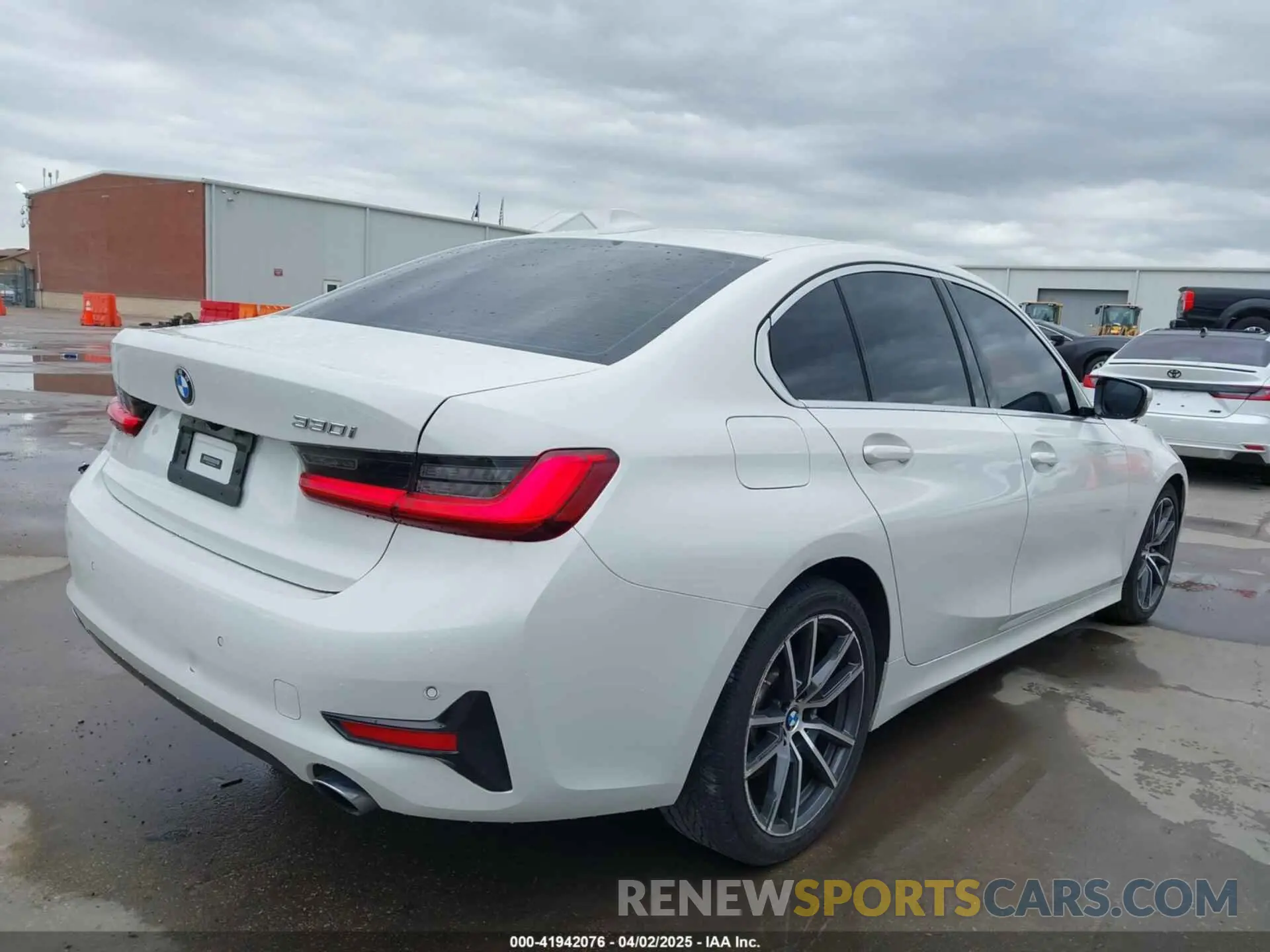 4 fotografías del automóvil dañado 3MW5R1J06M8B90668 BMW 330I 2021