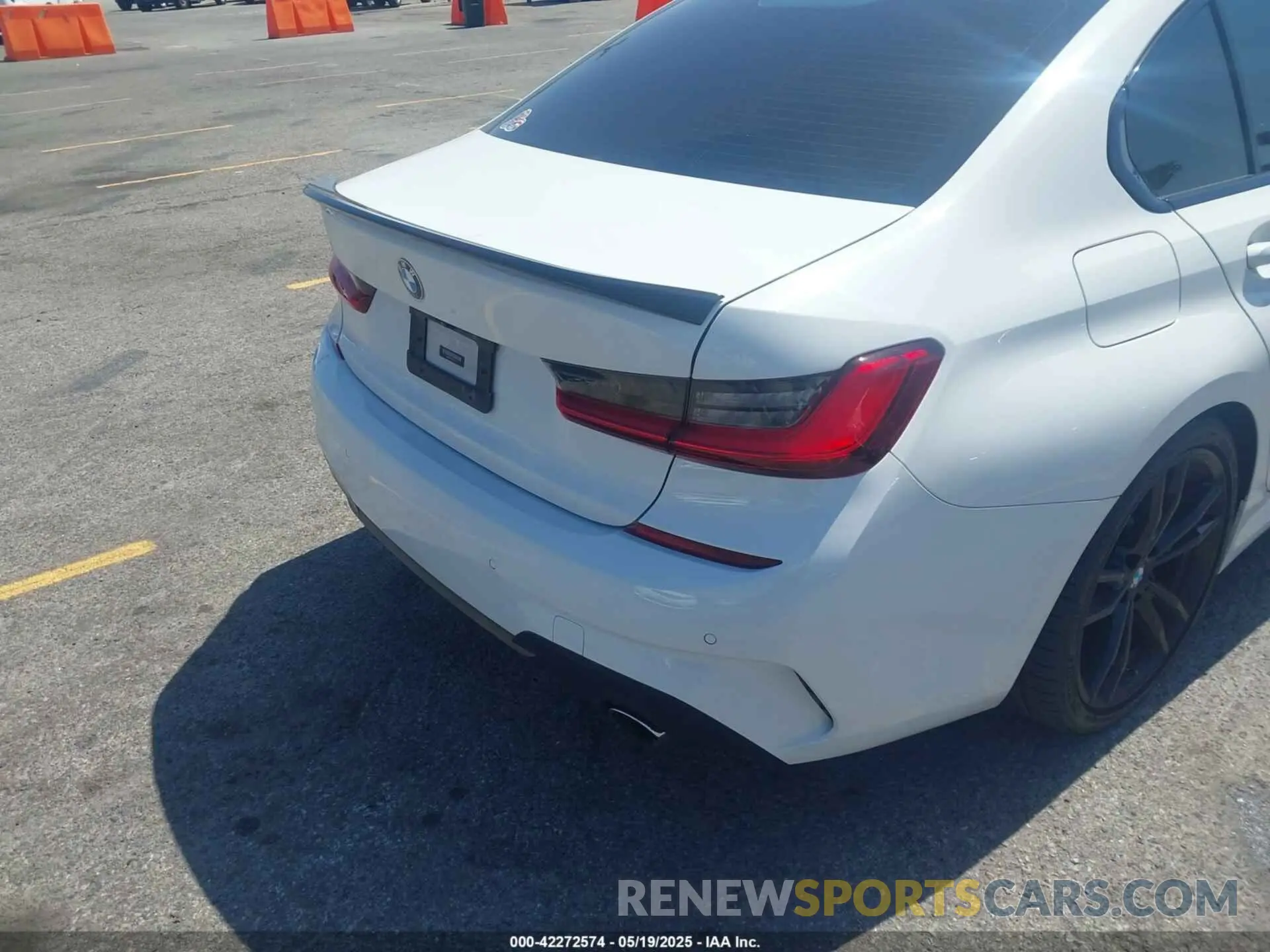 4 fotografías del automóvil dañado 3MW5R1J07M8C10703 BMW 330I 2021