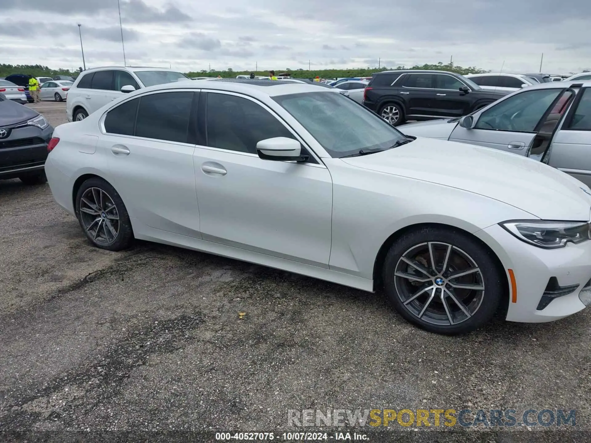 13 fotografías del automóvil dañado 3MW5R1J08M8B61947 BMW 330I 2021