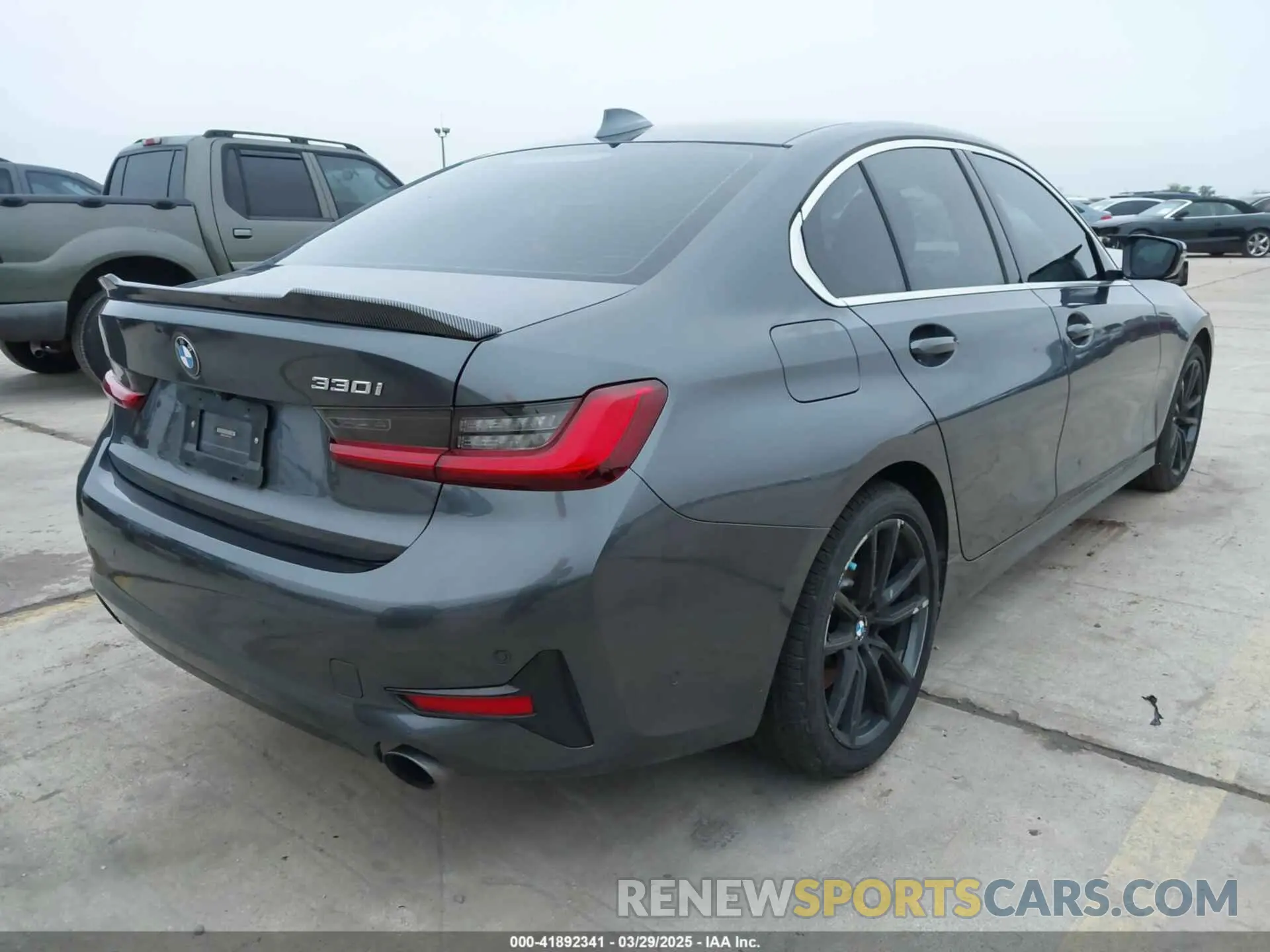 4 fotografías del automóvil dañado 3MW5R1J09M8C15403 BMW 330I 2021