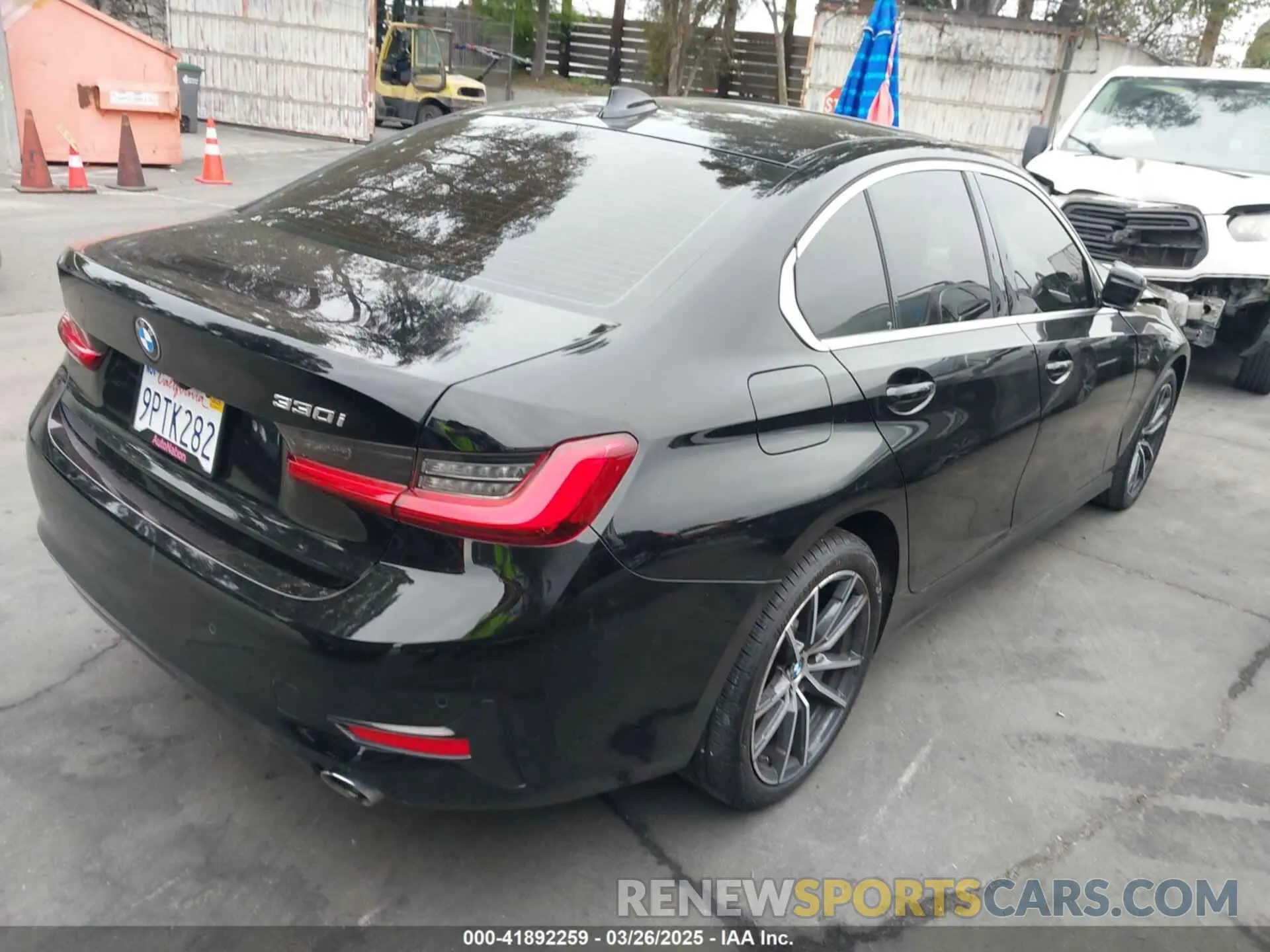 4 fotografías del automóvil dañado 3MW5R1J09M8C21377 BMW 330I 2021