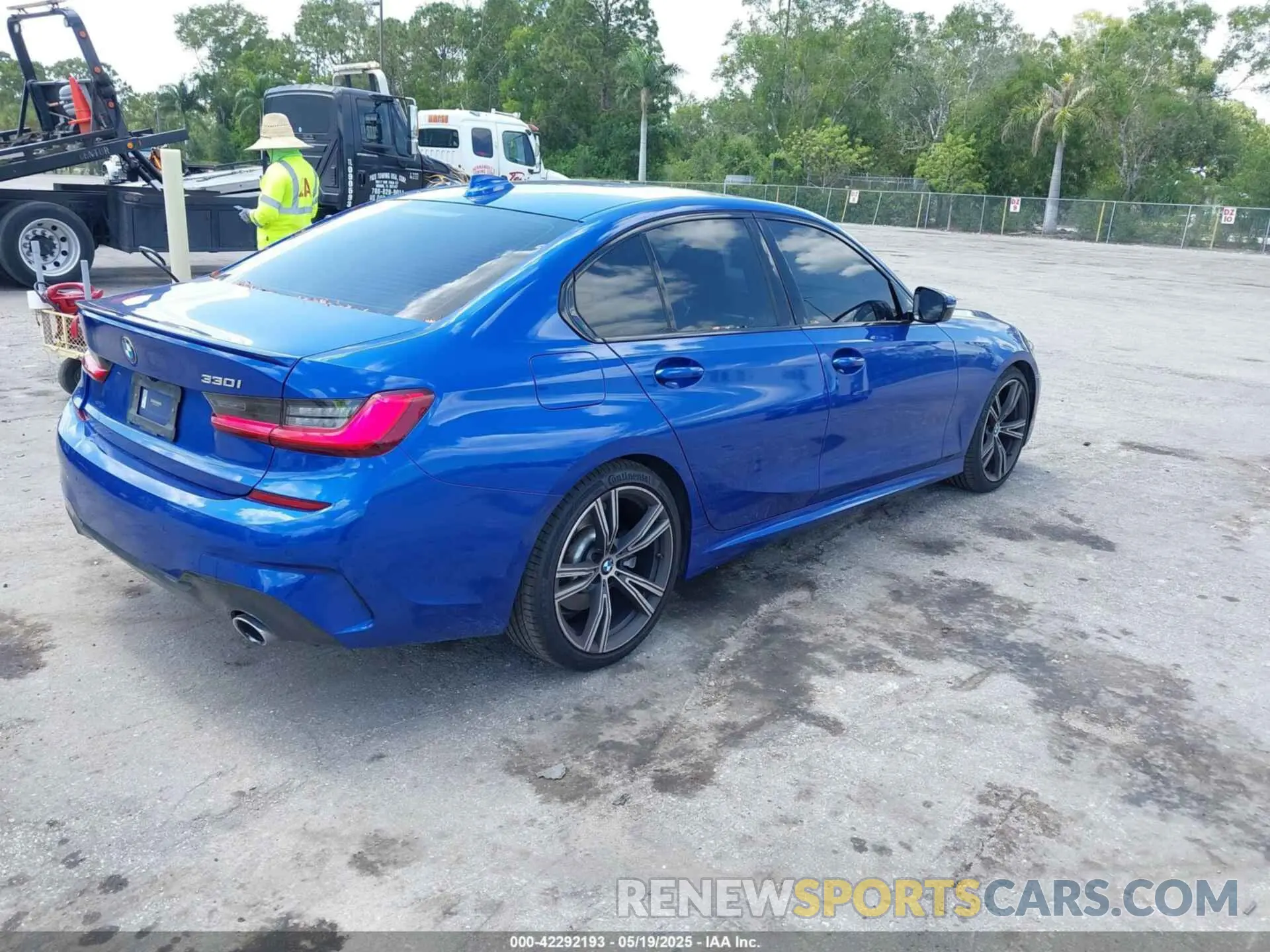 4 fotografías del automóvil dañado 3MW5R1J0XM8B54157 BMW 330I 2021