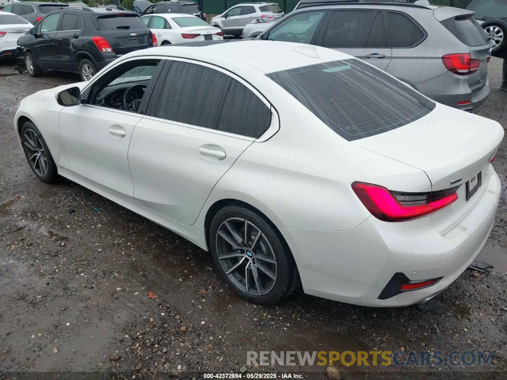 3 fotografías del automóvil dañado 3MW5R7J07M8B73428 BMW 330I 2021