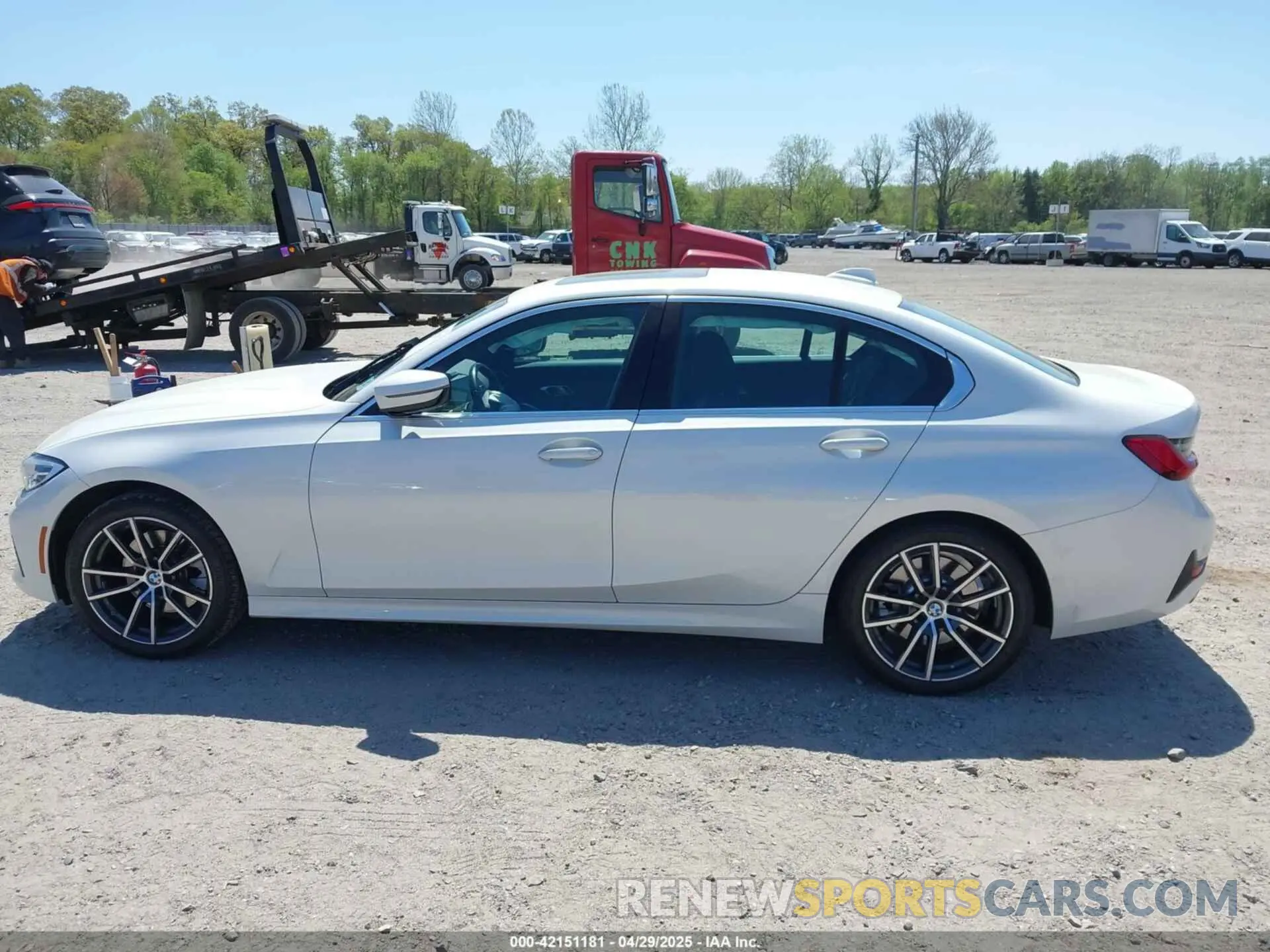 14 fotografías del automóvil dañado 3MW5R7J08M8B64656 BMW 330I 2021