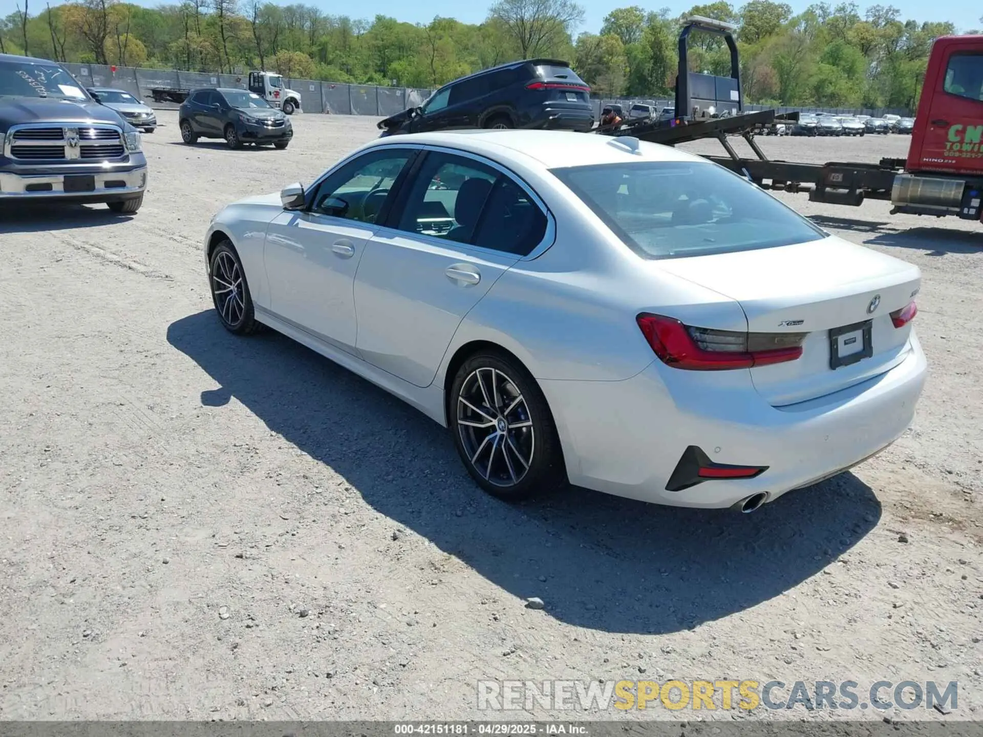 3 fotografías del automóvil dañado 3MW5R7J08M8B64656 BMW 330I 2021
