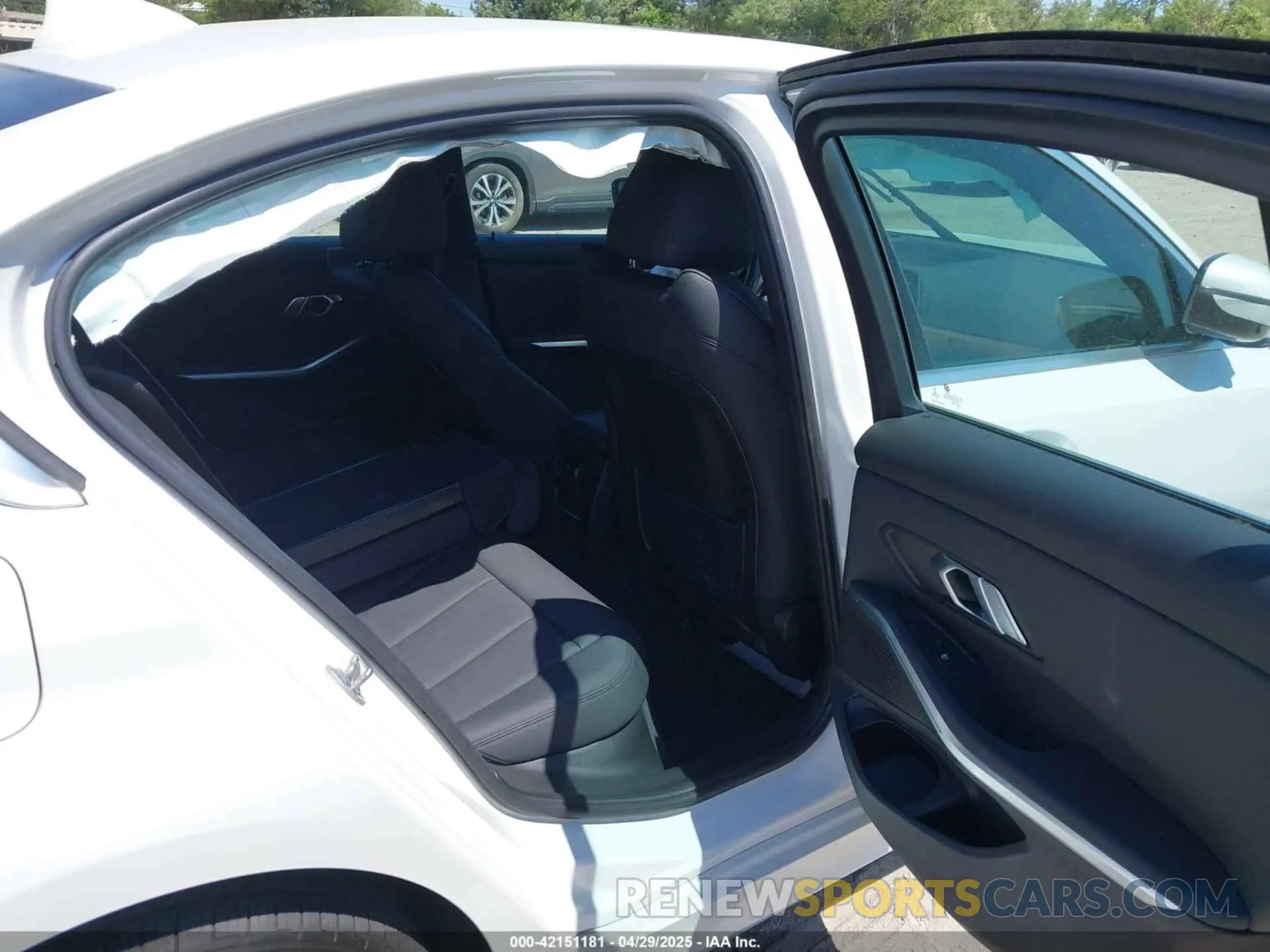 8 fotografías del automóvil dañado 3MW5R7J08M8B64656 BMW 330I 2021