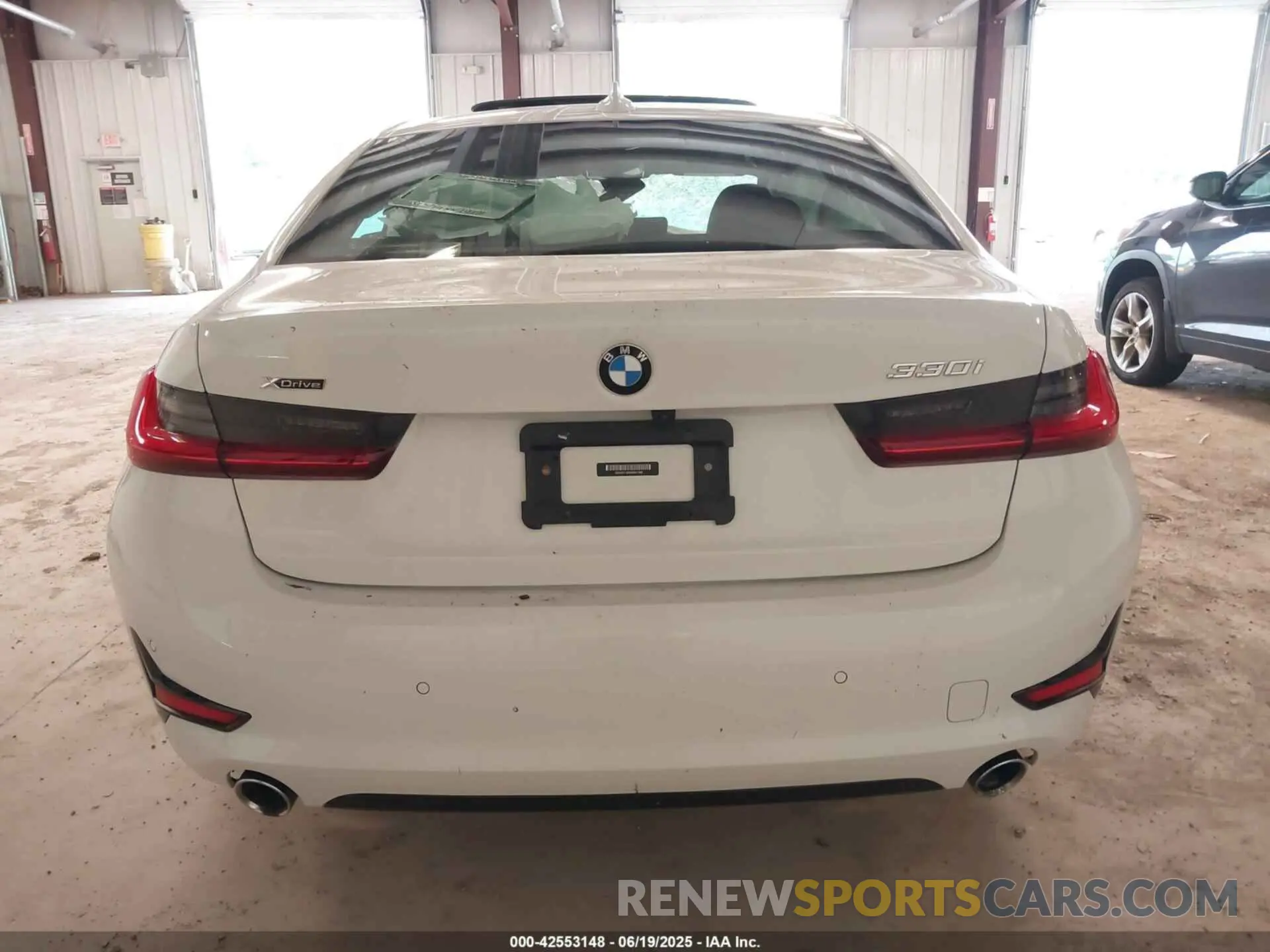 15 fotografías del automóvil dañado 3MW5R7J08M8B81988 BMW 330I 2021