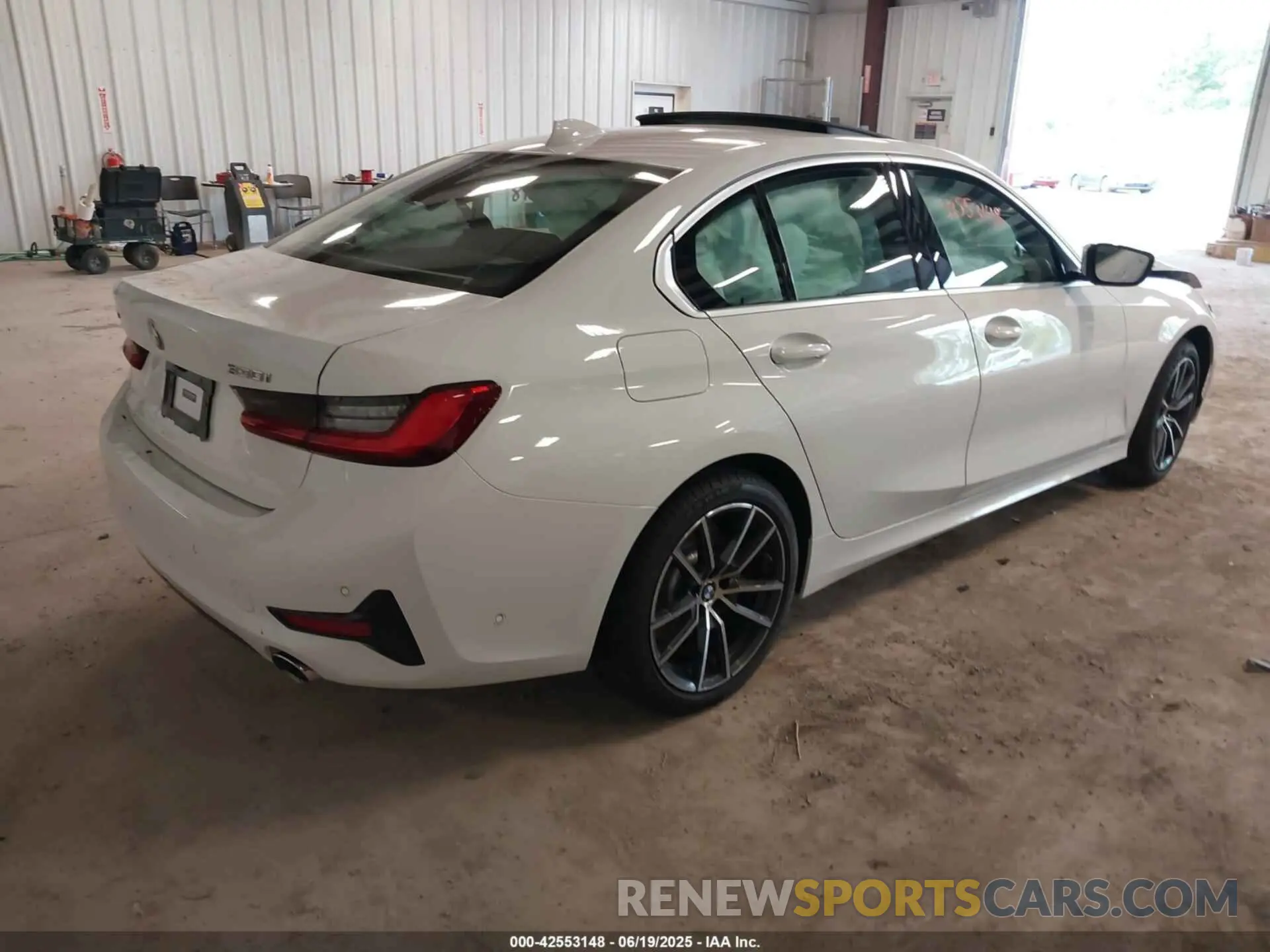 4 fotografías del automóvil dañado 3MW5R7J08M8B81988 BMW 330I 2021