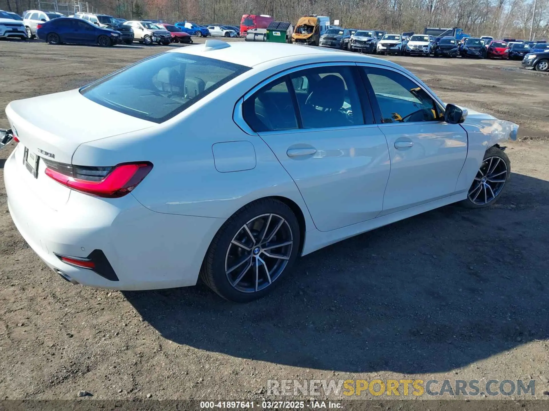 4 fotografías del automóvil dañado 3MW5R7J09M8B47753 BMW 330I 2021