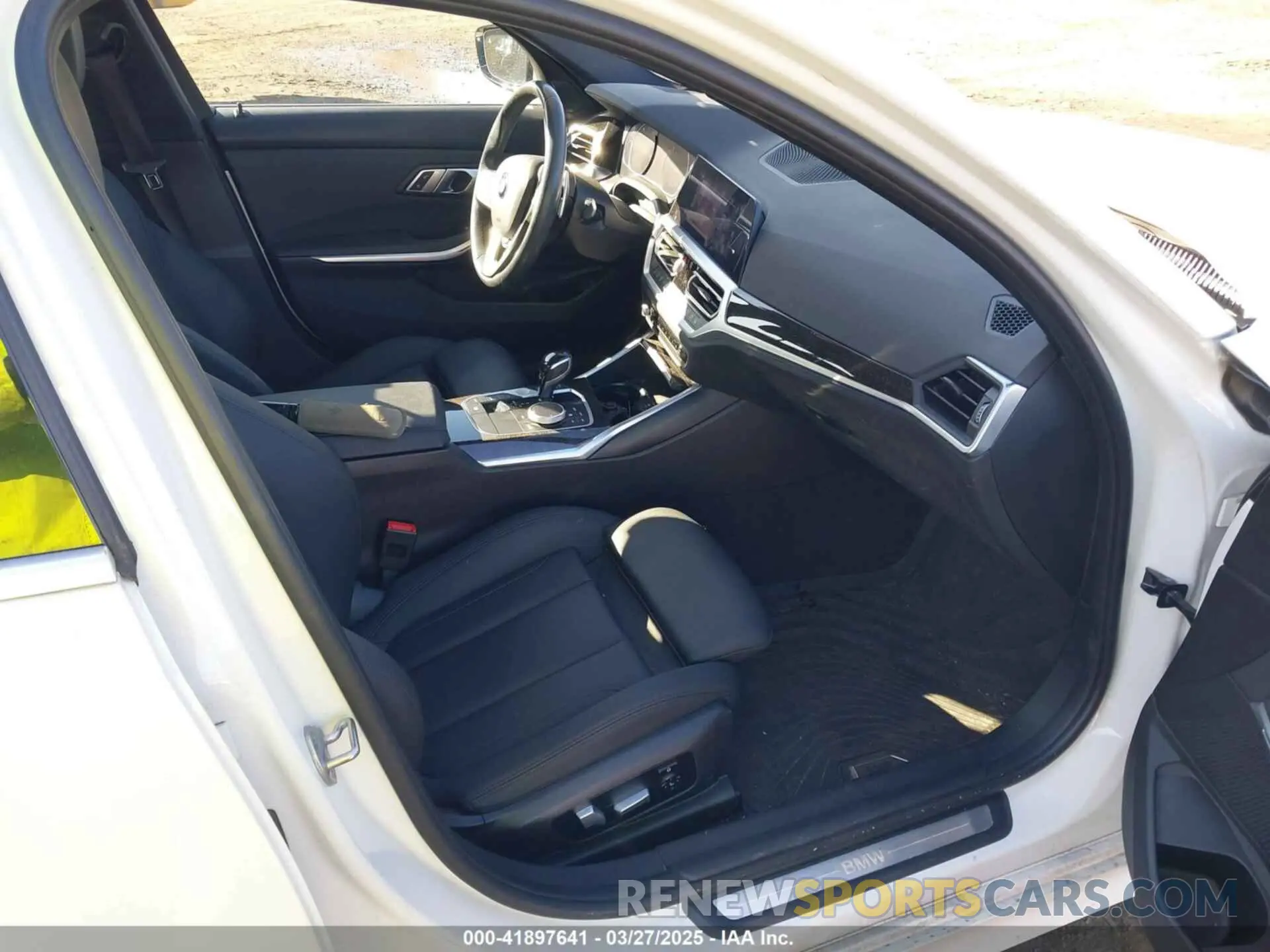5 fotografías del automóvil dañado 3MW5R7J09M8B47753 BMW 330I 2021