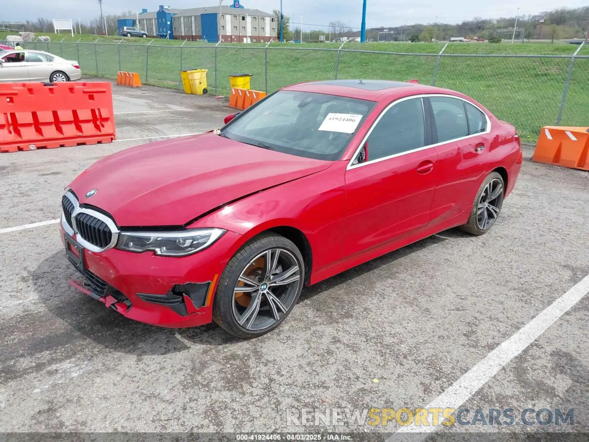 2 fotografías del automóvil dañado 3MW5R7J0XM8B84956 BMW 330I 2021