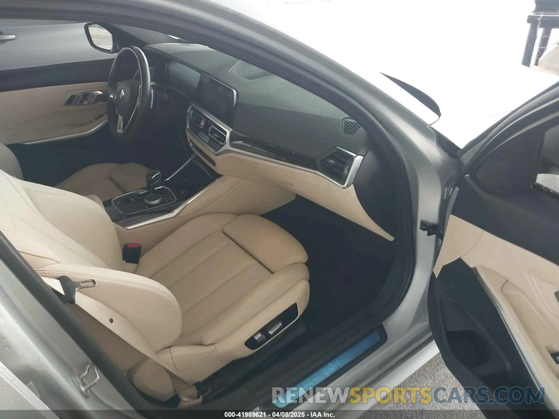 5 fotografías del automóvil dañado WBA5R1C0XMFL39992 BMW 330I 2021