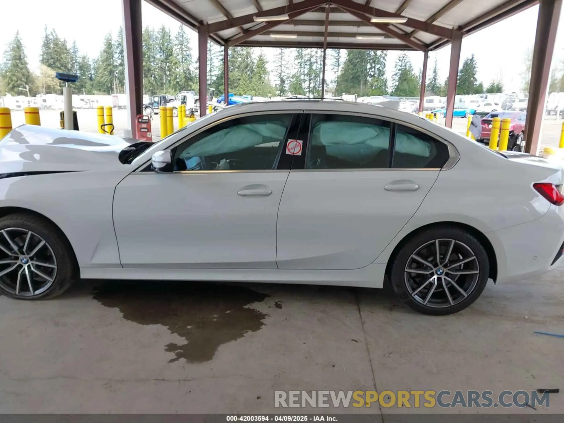 14 fotografías del automóvil dañado WBA5R7C01MFL54366 BMW 330I 2021