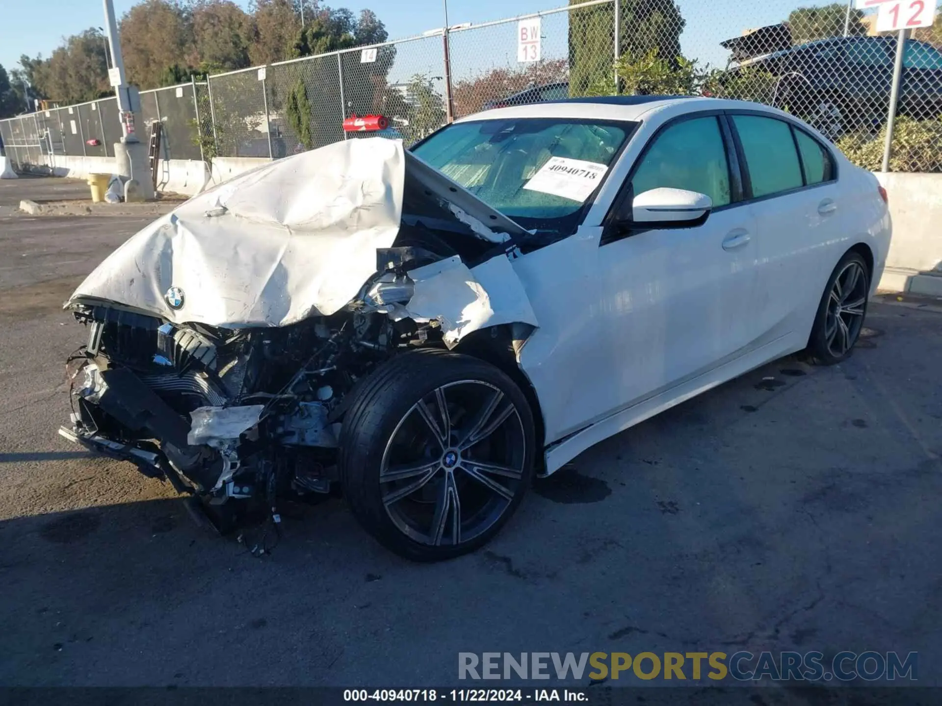 2 fotografías del automóvil dañado 3MW5R1J00N8C46573 BMW 330I 2022
