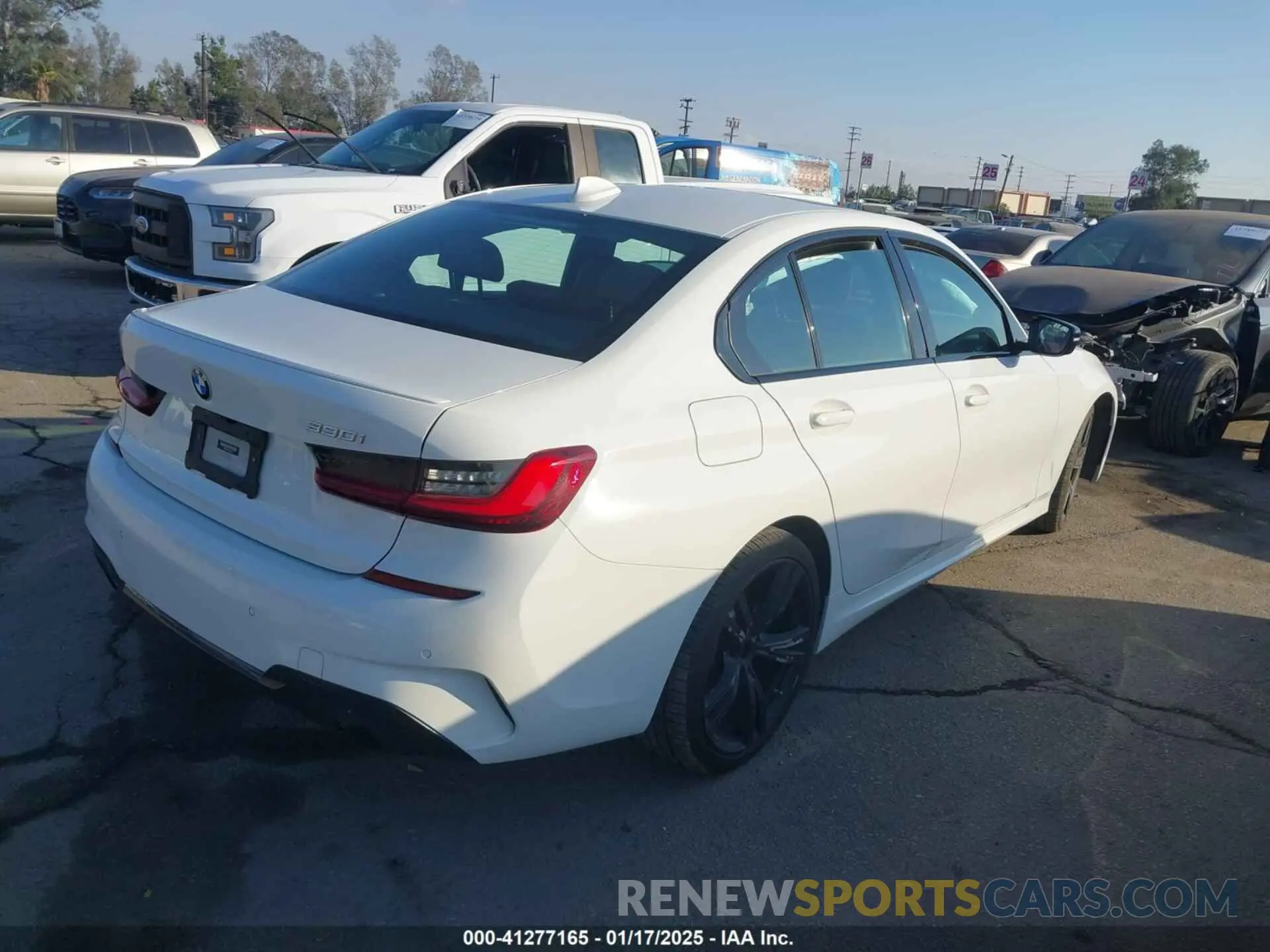 4 fotografías del automóvil dañado 3MW5R1J02N8C29130 BMW 330I 2022
