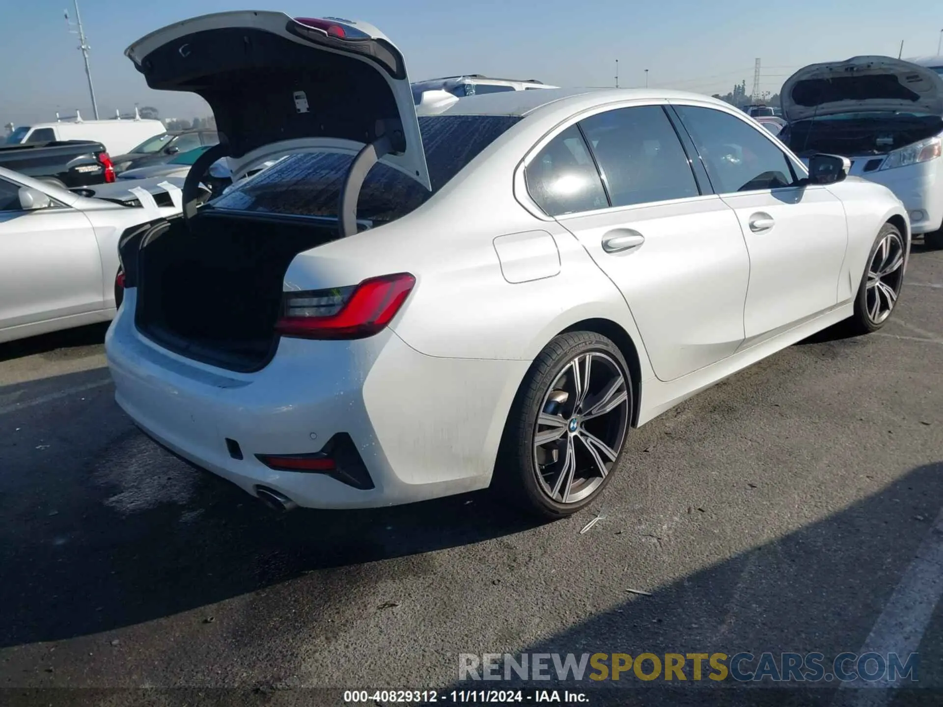 4 fotografías del automóvil dañado 3MW5R1J04N8C39447 BMW 330I 2022