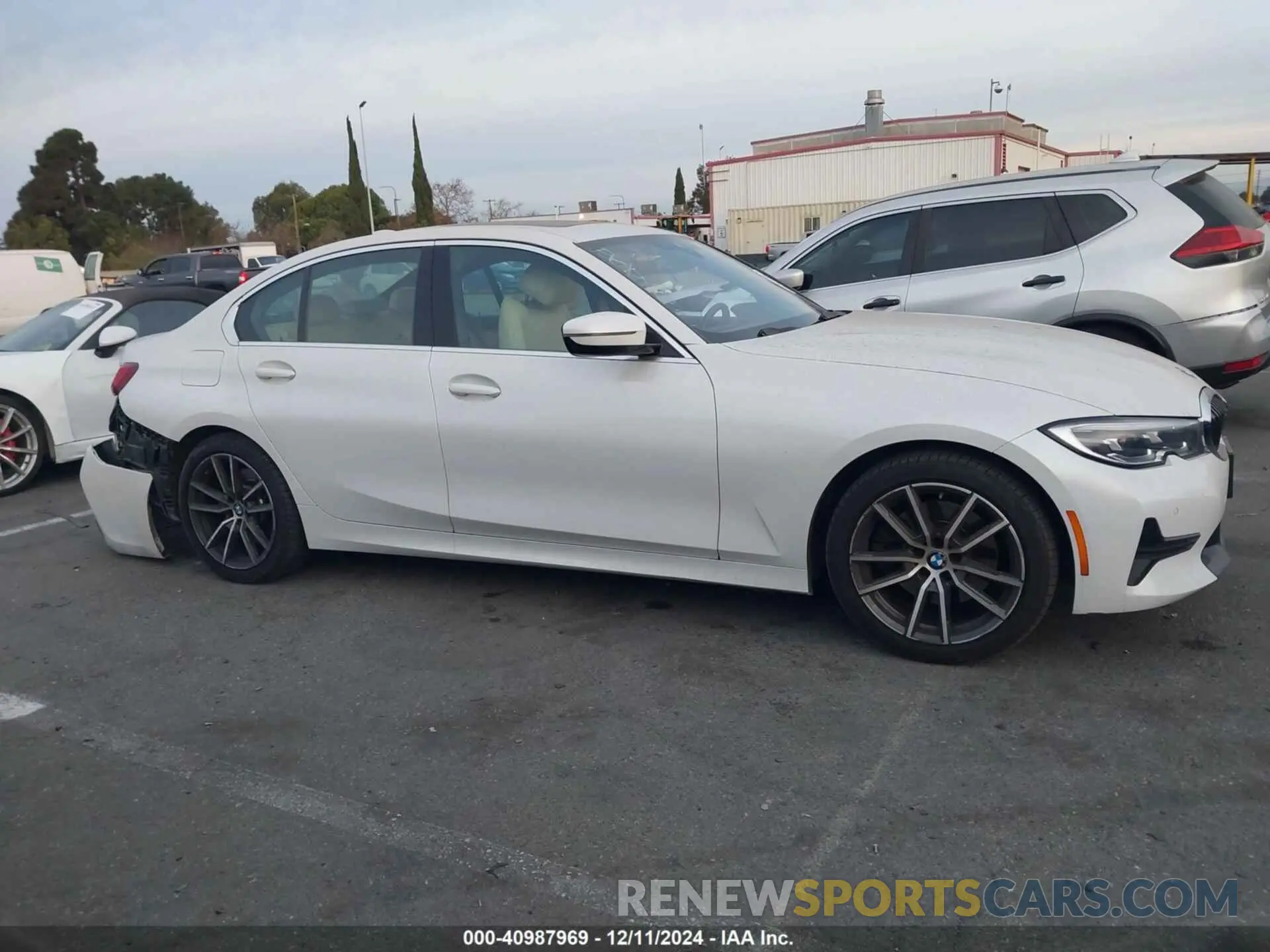 13 fotografías del automóvil dañado 3MW5R1J04N8C63974 BMW 330I 2022