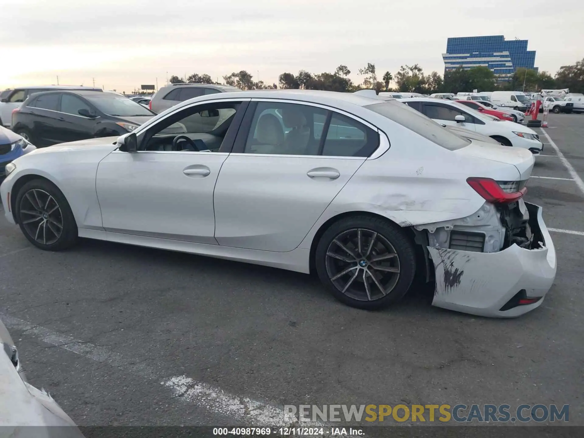 14 fotografías del automóvil dañado 3MW5R1J04N8C63974 BMW 330I 2022