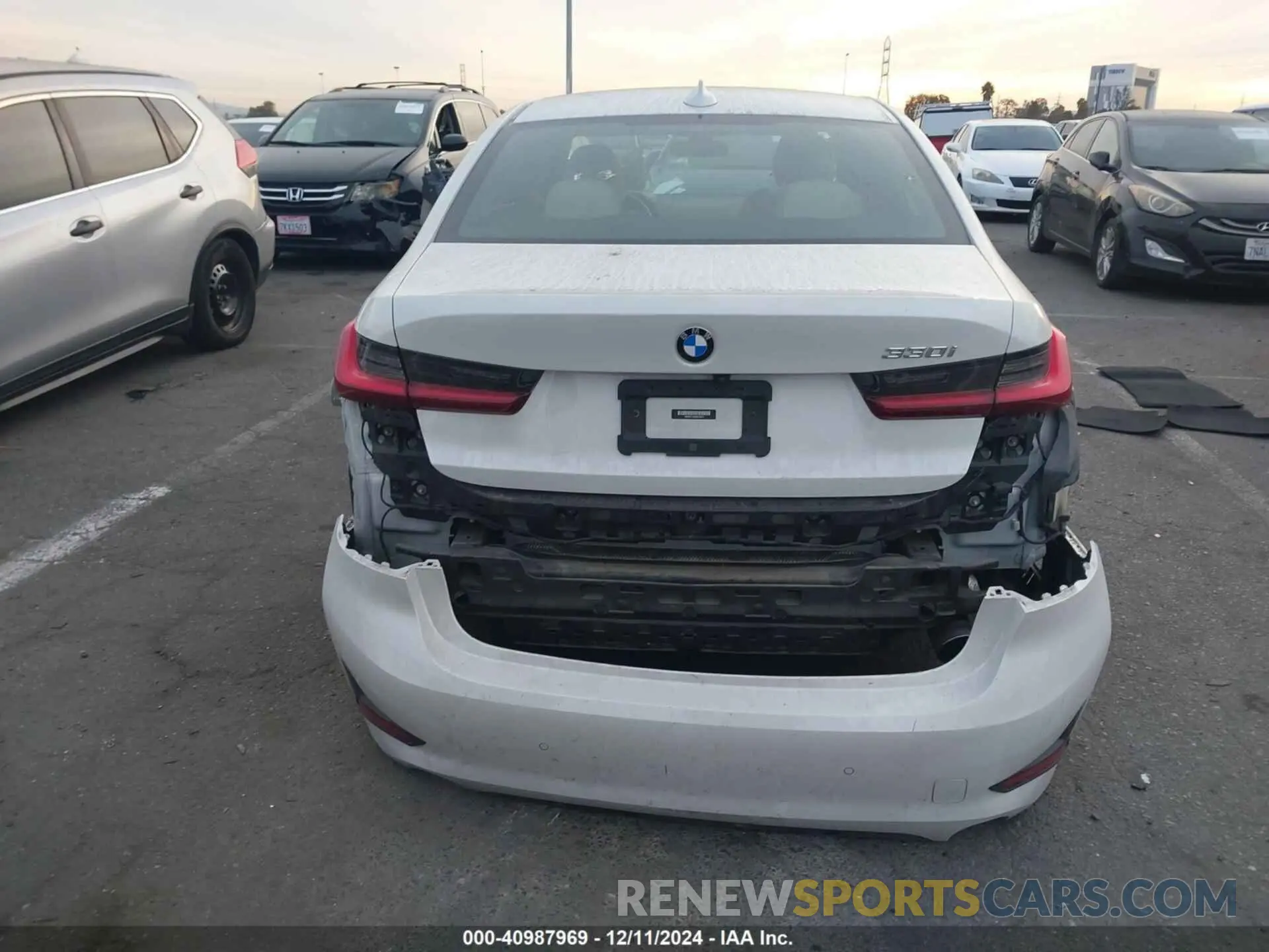 16 fotografías del automóvil dañado 3MW5R1J04N8C63974 BMW 330I 2022