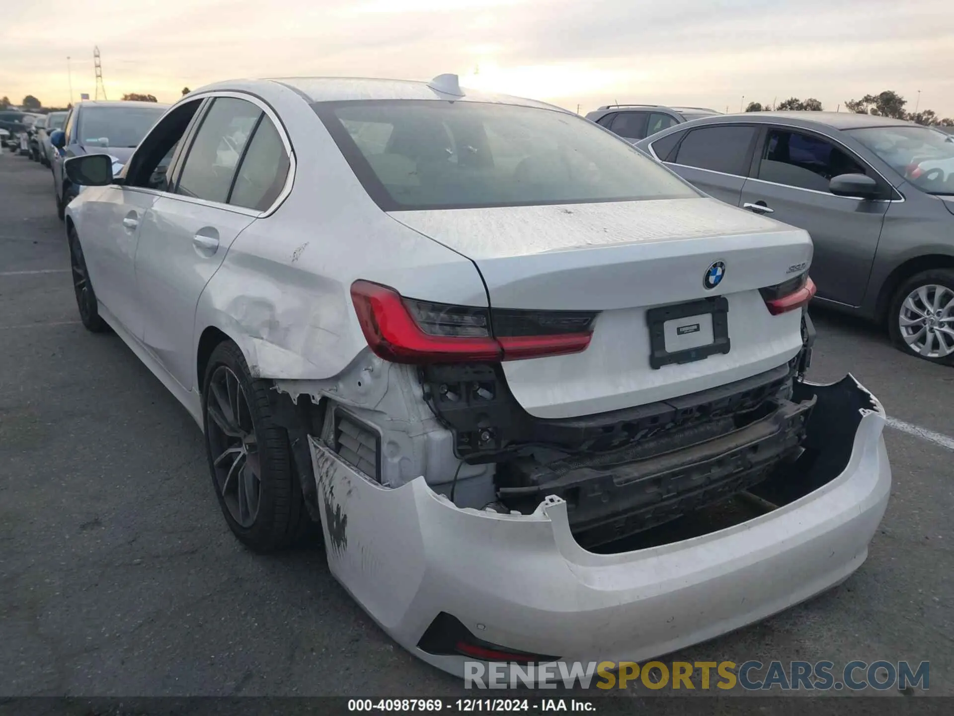 3 fotografías del automóvil dañado 3MW5R1J04N8C63974 BMW 330I 2022