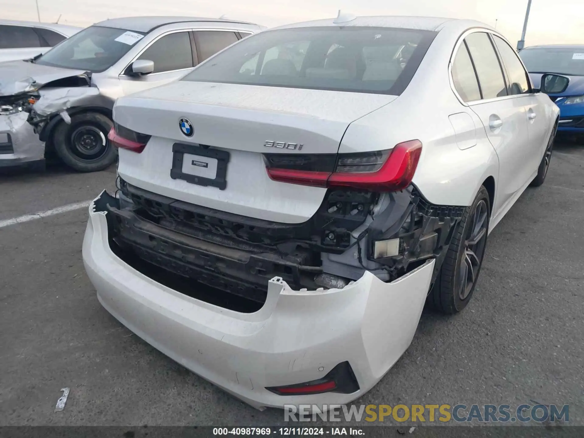 4 fotografías del automóvil dañado 3MW5R1J04N8C63974 BMW 330I 2022