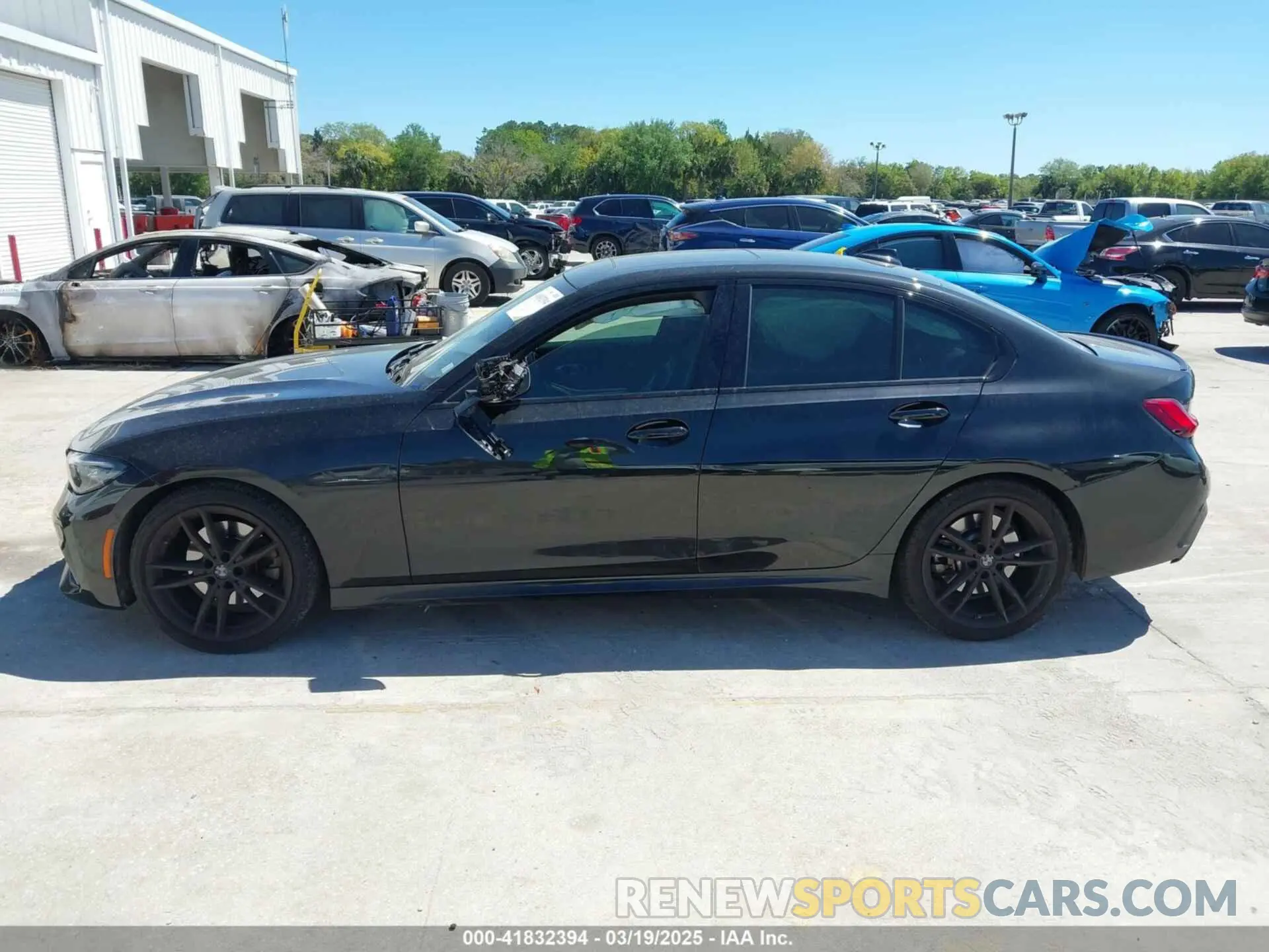 14 fotografías del automóvil dañado 3MW5R1J08N8C38592 BMW 330I 2022