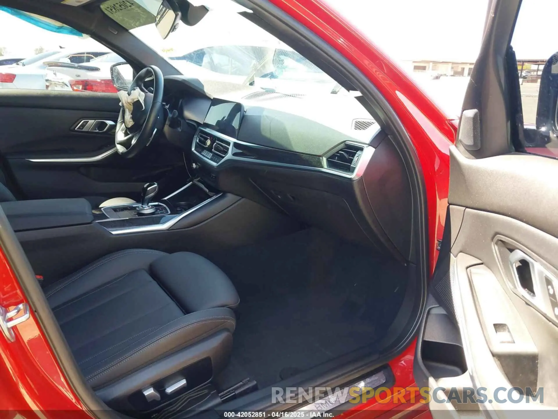 5 fotografías del automóvil dañado 3MW5R1J09N8C52274 BMW 330I 2022