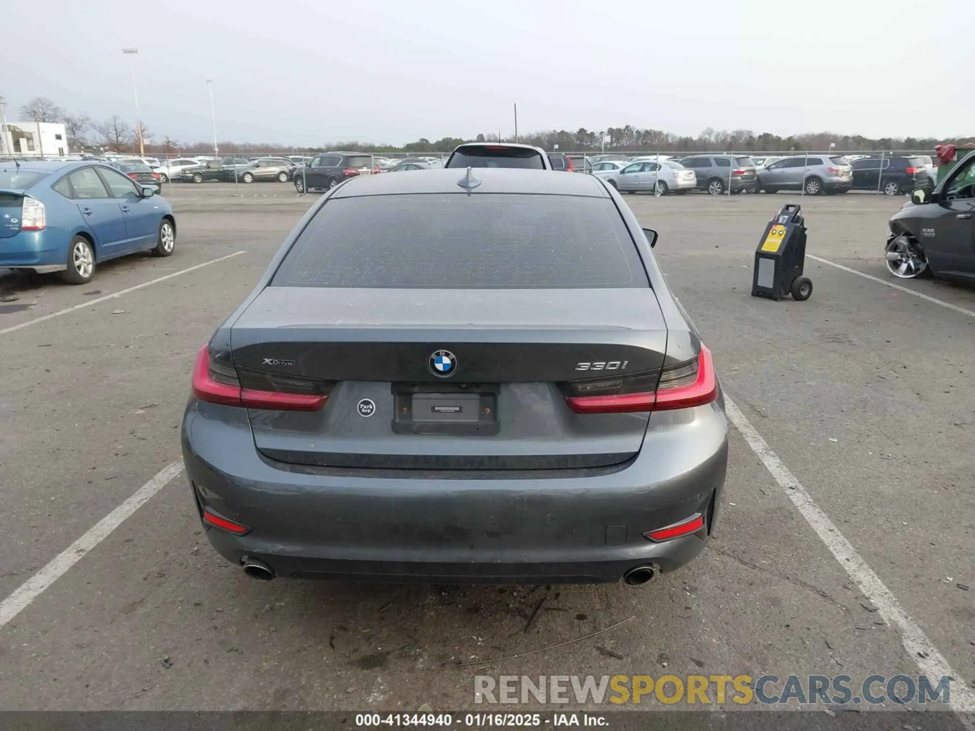 16 fotografías del automóvil dañado 3MW5R7J01N8C24195 BMW 330I 2022