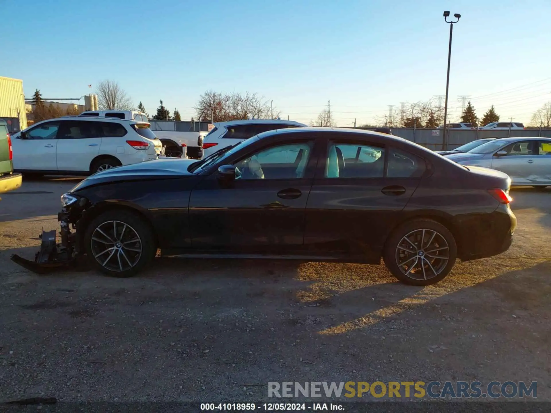13 fotografías del automóvil dañado 3MW5R7J03N8C37885 BMW 330I 2022