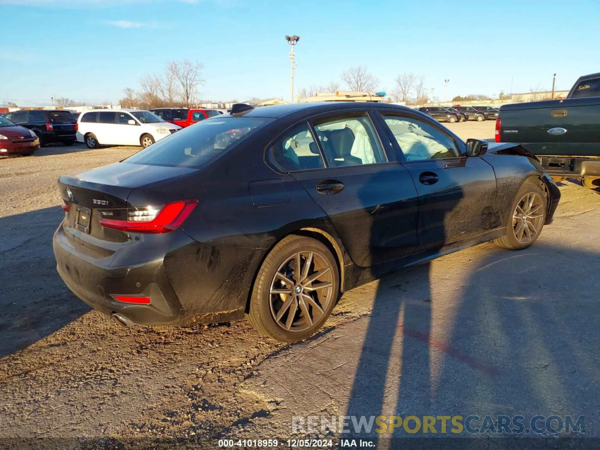 4 fotografías del automóvil dañado 3MW5R7J03N8C37885 BMW 330I 2022