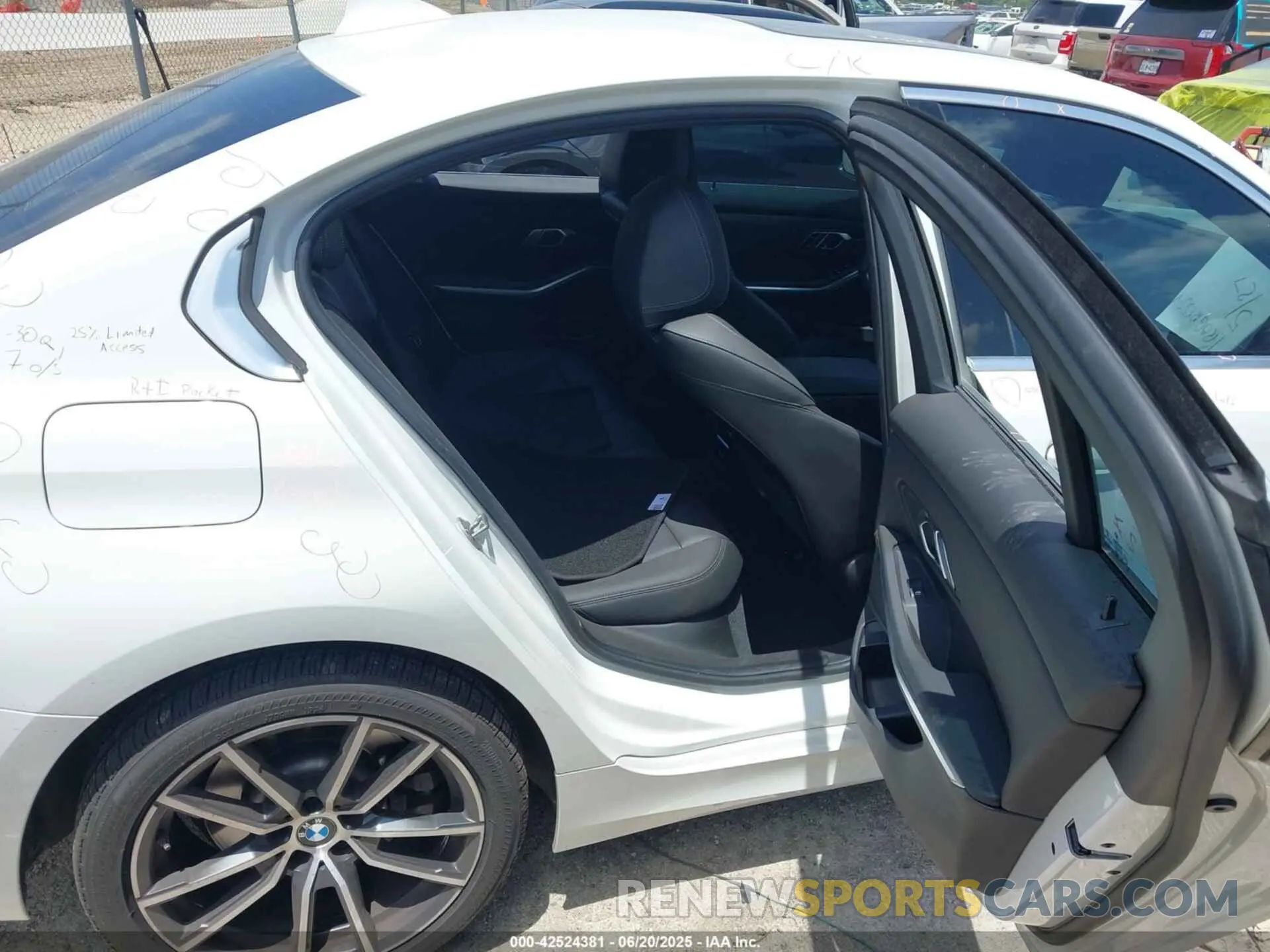 8 fotografías del automóvil dañado 3MW5R7J03N8C52967 BMW 330I 2022