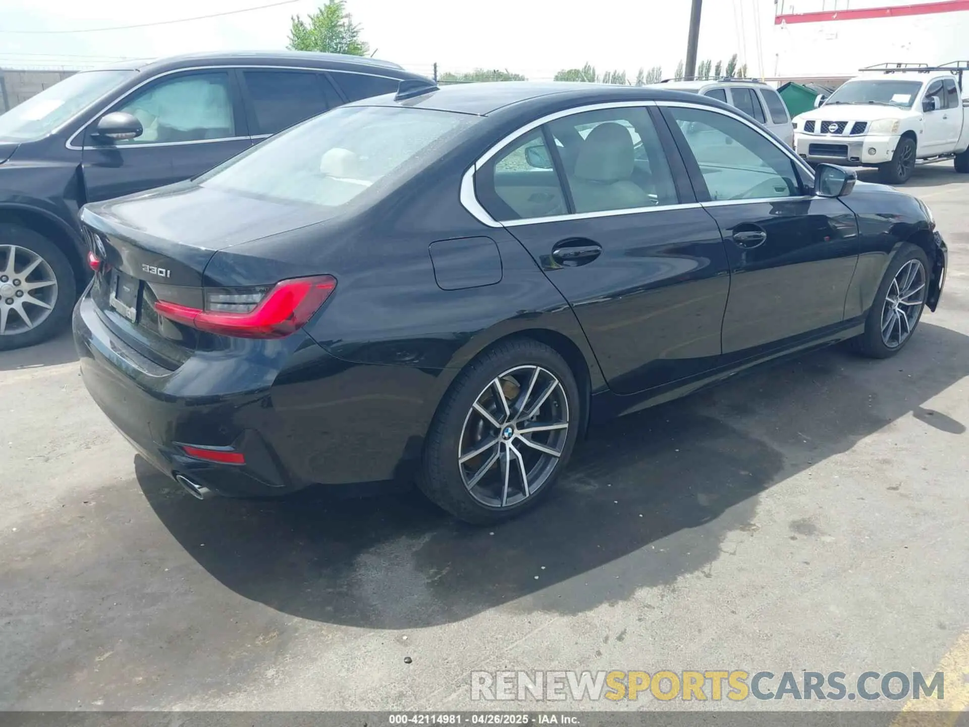 4 fotografías del automóvil dañado 3MW5R7J05N8C70113 BMW 330I 2022