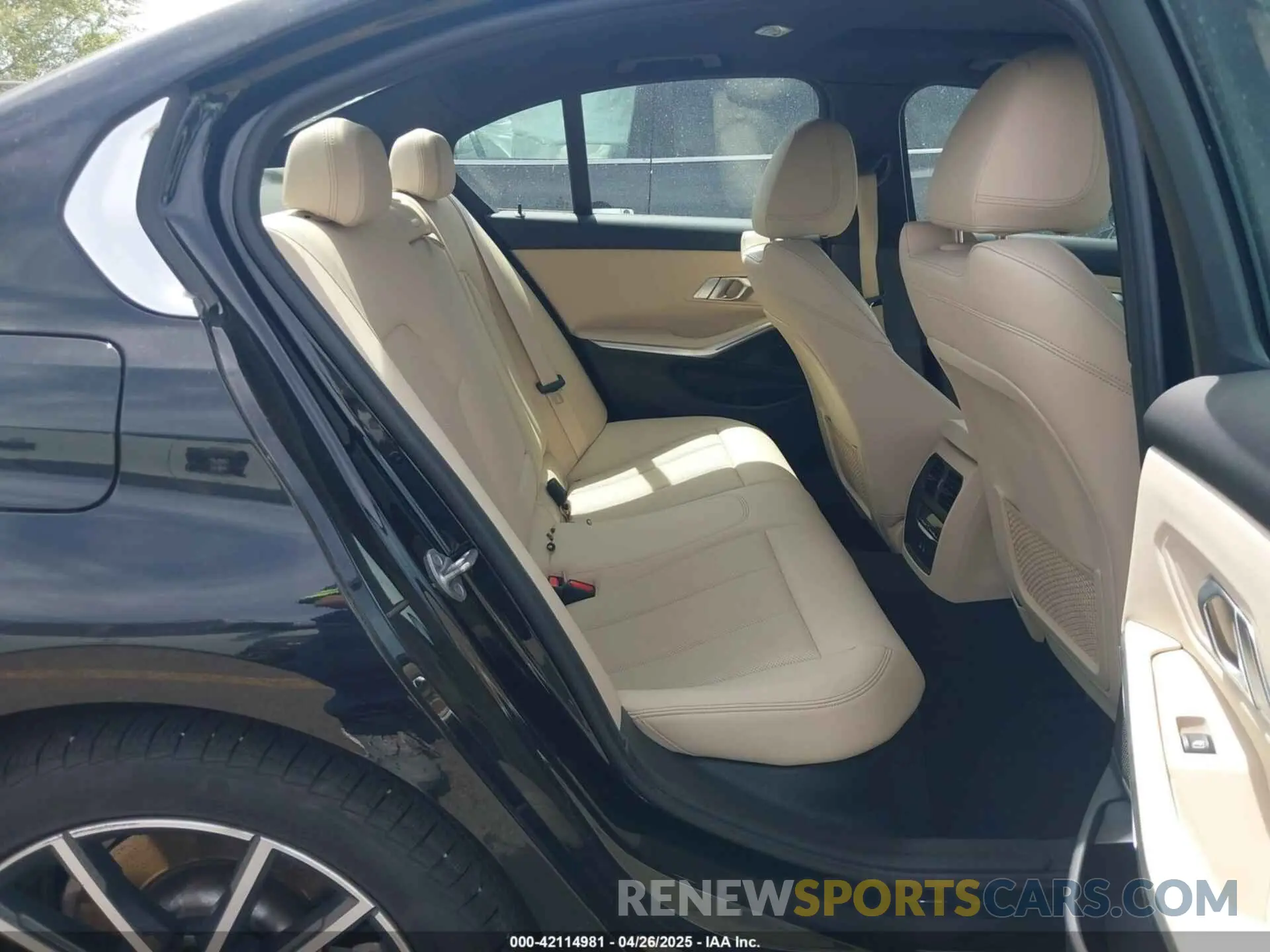 8 fotografías del automóvil dañado 3MW5R7J05N8C70113 BMW 330I 2022