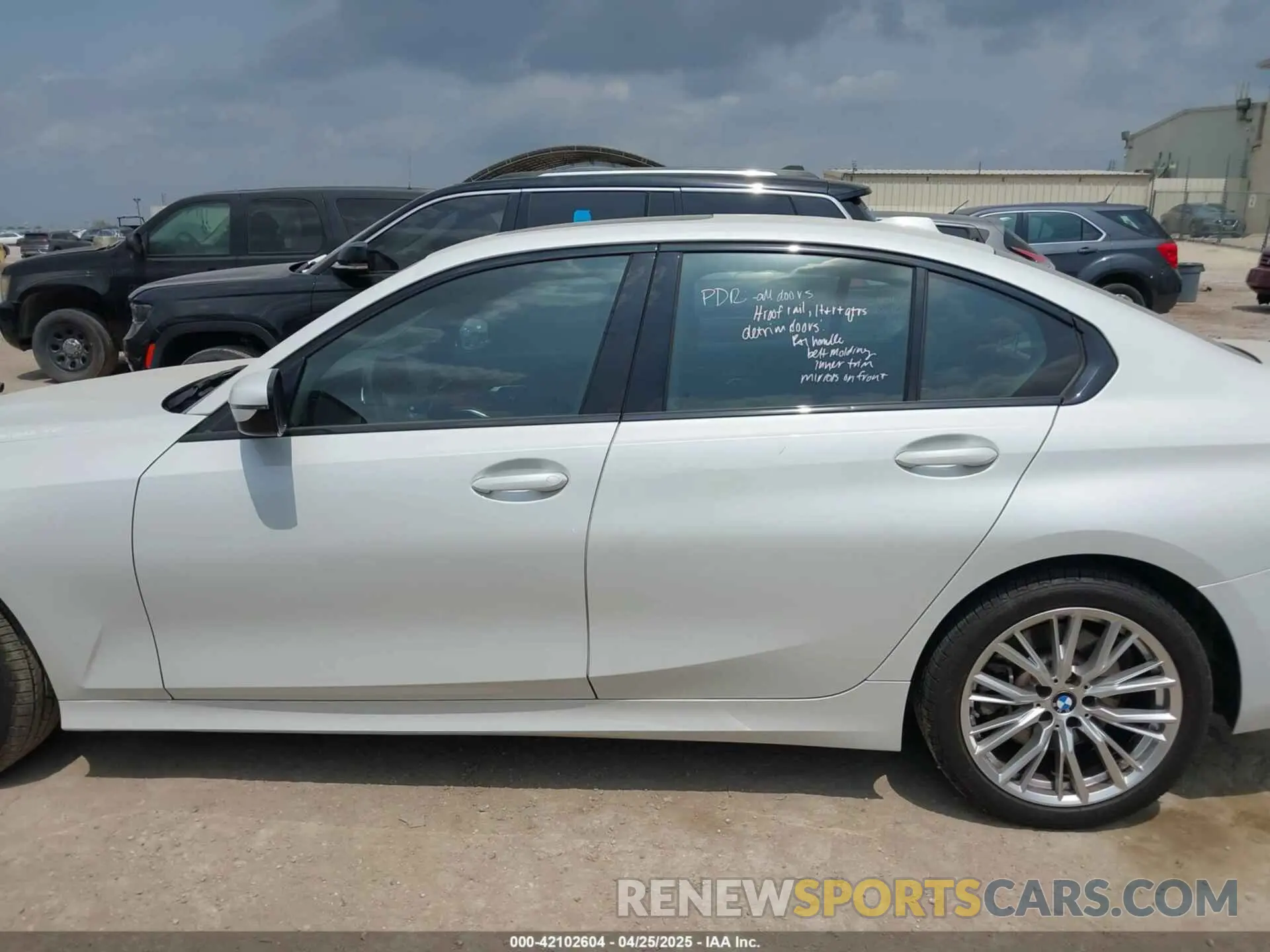 14 fotografías del automóvil dañado 3MW69FF00P8D11967 BMW 330I 2023