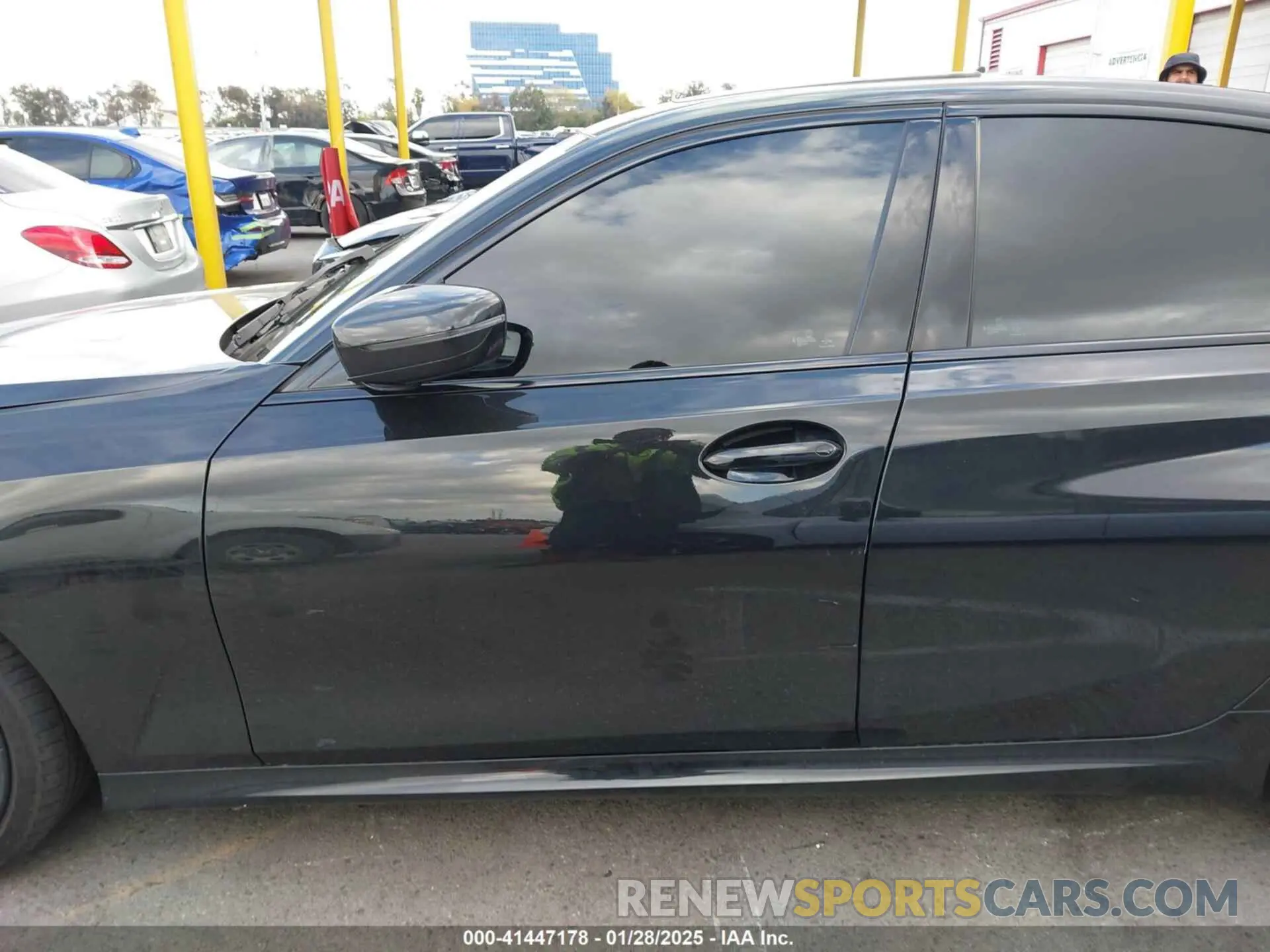 14 fotografías del automóvil dañado 3MW69FF00P8D17350 BMW 330I 2023
