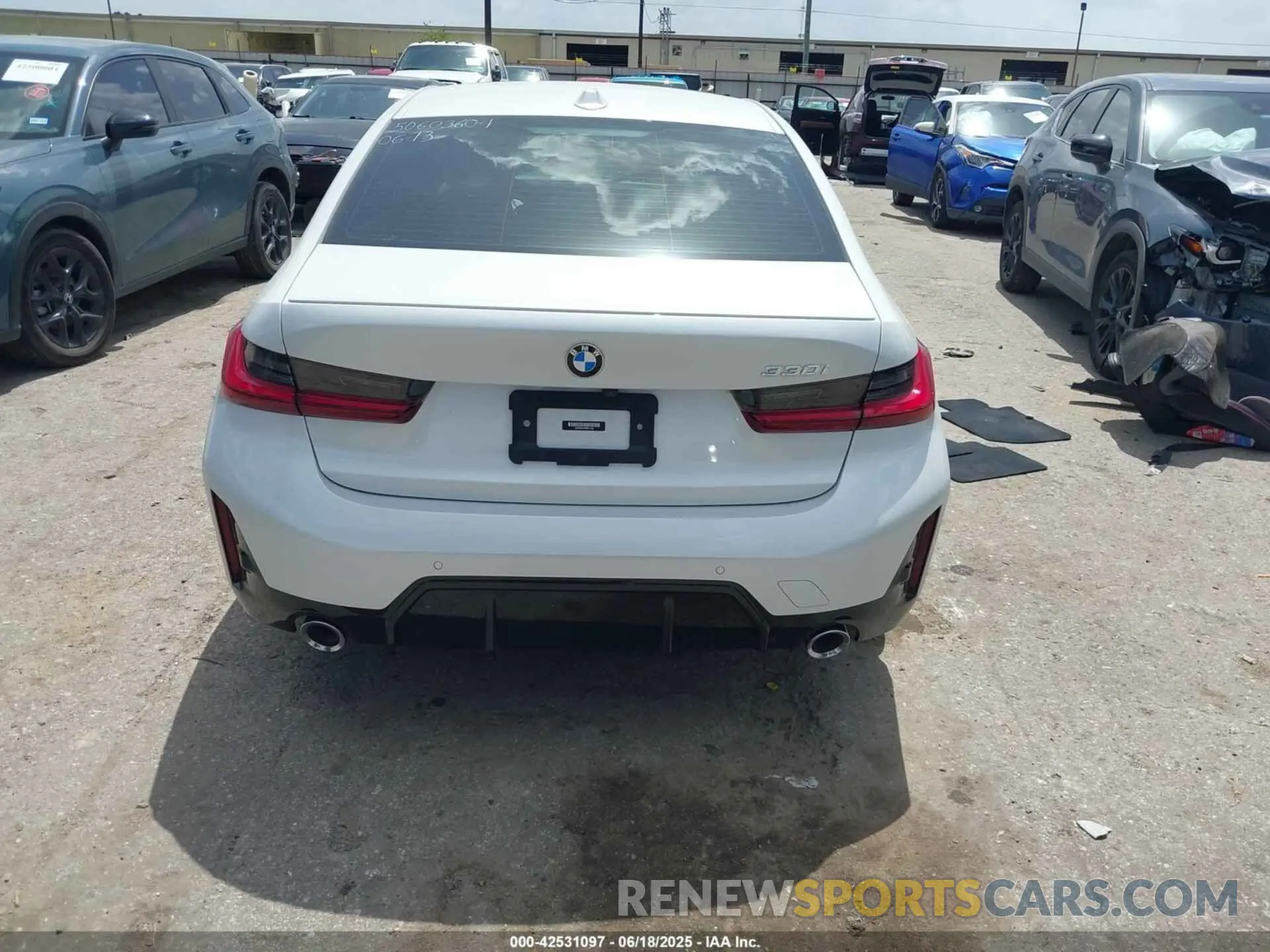 15 fotografías del automóvil dañado 3MW69FF03P8D11459 BMW 330I 2023