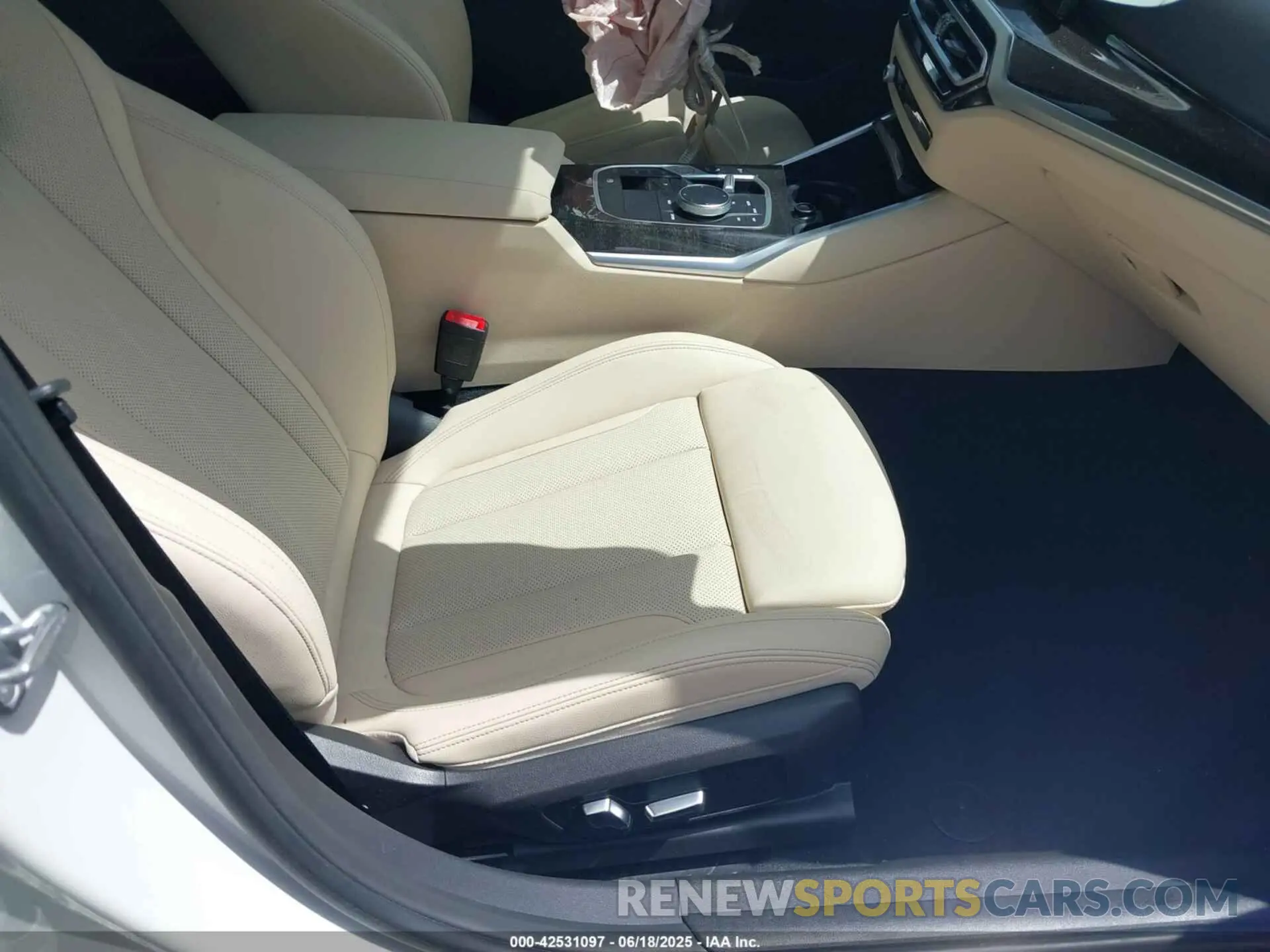 5 fotografías del automóvil dañado 3MW69FF03P8D11459 BMW 330I 2023