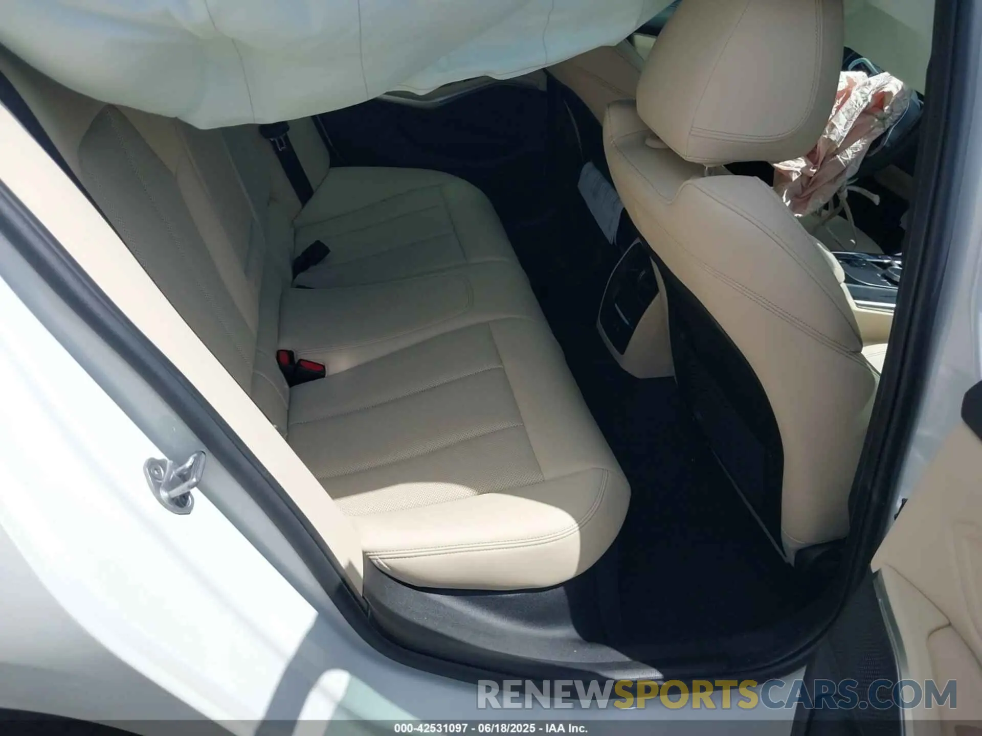 8 fotografías del automóvil dañado 3MW69FF03P8D11459 BMW 330I 2023