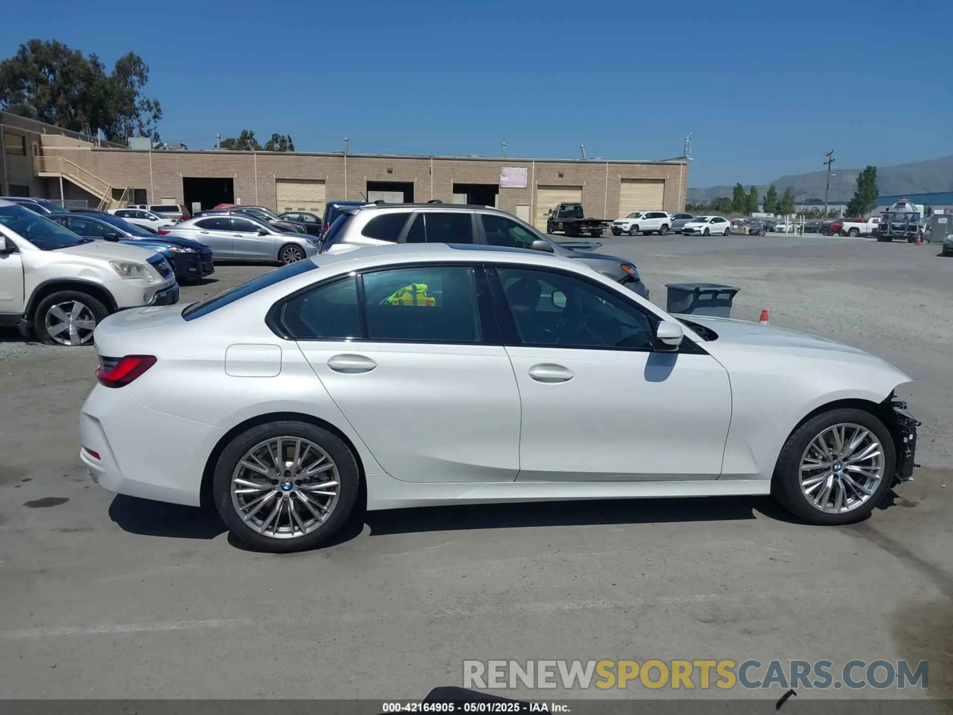 14 fotografías del automóvil dañado 3MW69FF07P8D18303 BMW 330I 2023