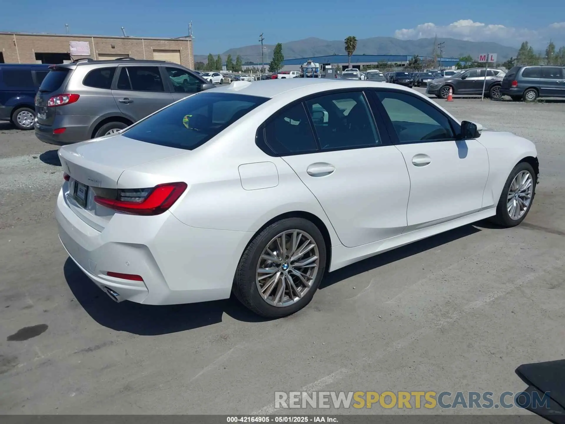 4 fotografías del automóvil dañado 3MW69FF07P8D18303 BMW 330I 2023