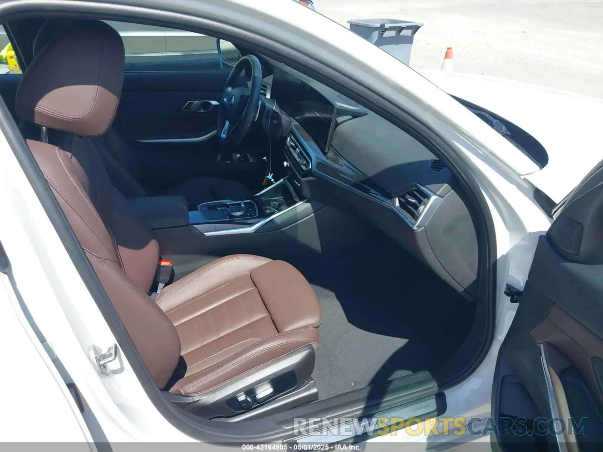 5 fotografías del automóvil dañado 3MW69FF07P8D18303 BMW 330I 2023