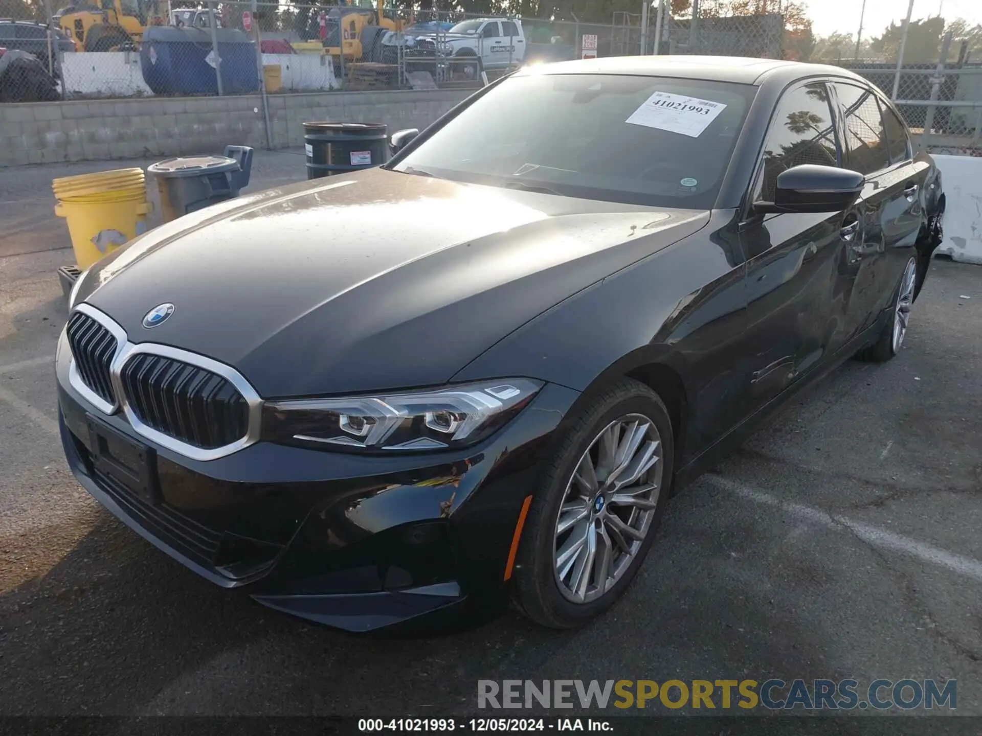 2 fotografías del automóvil dañado 3MW69FF0XP8D78933 BMW 330I 2023