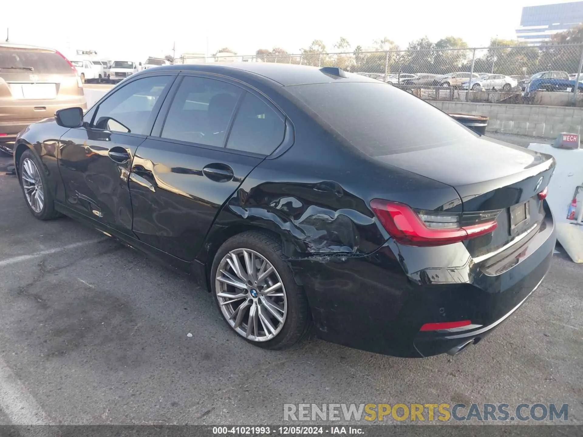 3 fotografías del automóvil dañado 3MW69FF0XP8D78933 BMW 330I 2023