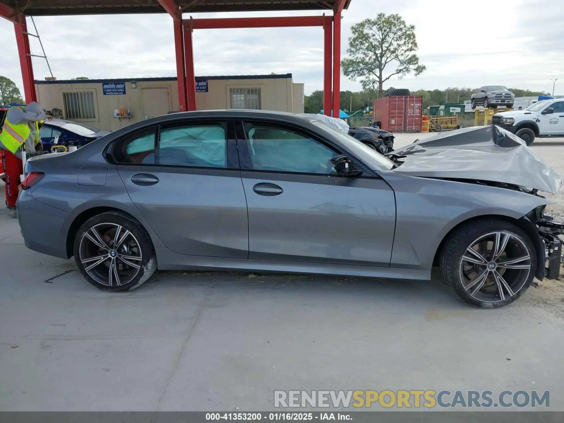 14 fotografías del automóvil dañado 3MW89FF00P8D00217 BMW 330I 2023