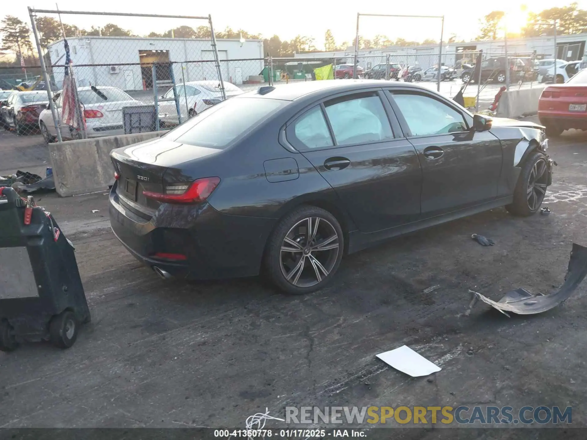 4 fotografías del automóvil dañado 3MW89FF04P8D21491 BMW 330I 2023