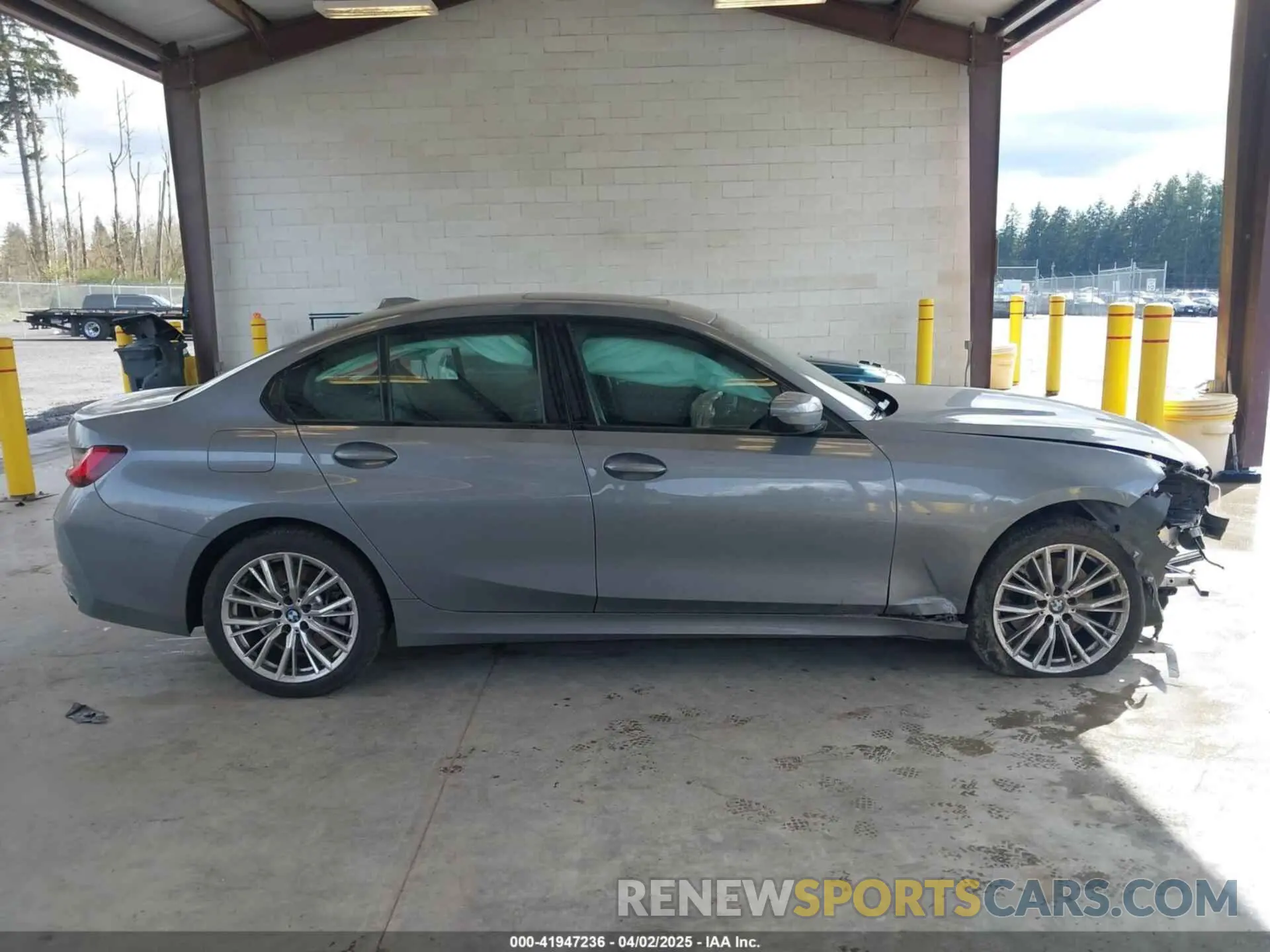 13 fotografías del automóvil dañado 3MW89FF04P8D55611 BMW 330I 2023