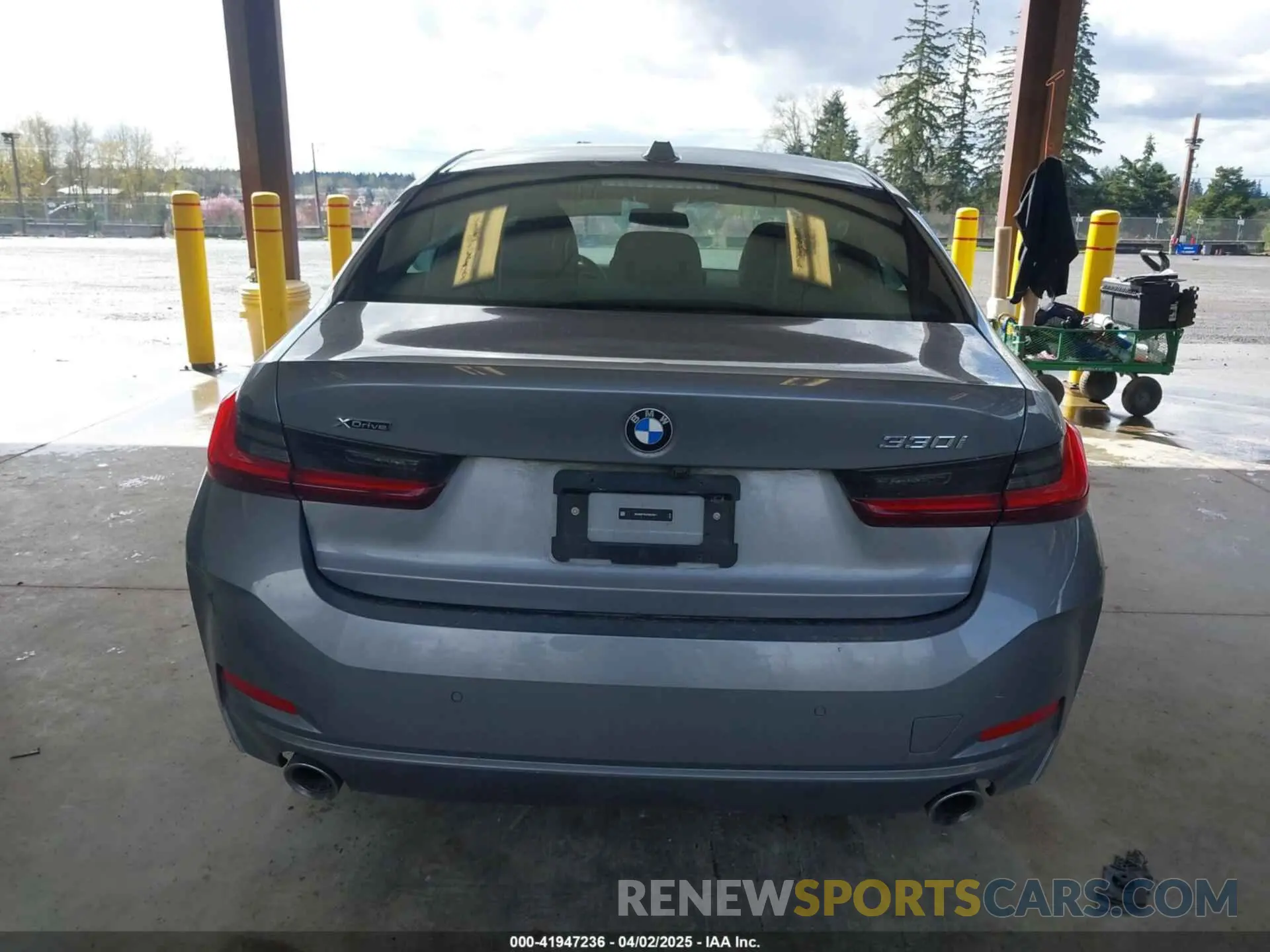 16 fotografías del automóvil dañado 3MW89FF04P8D55611 BMW 330I 2023