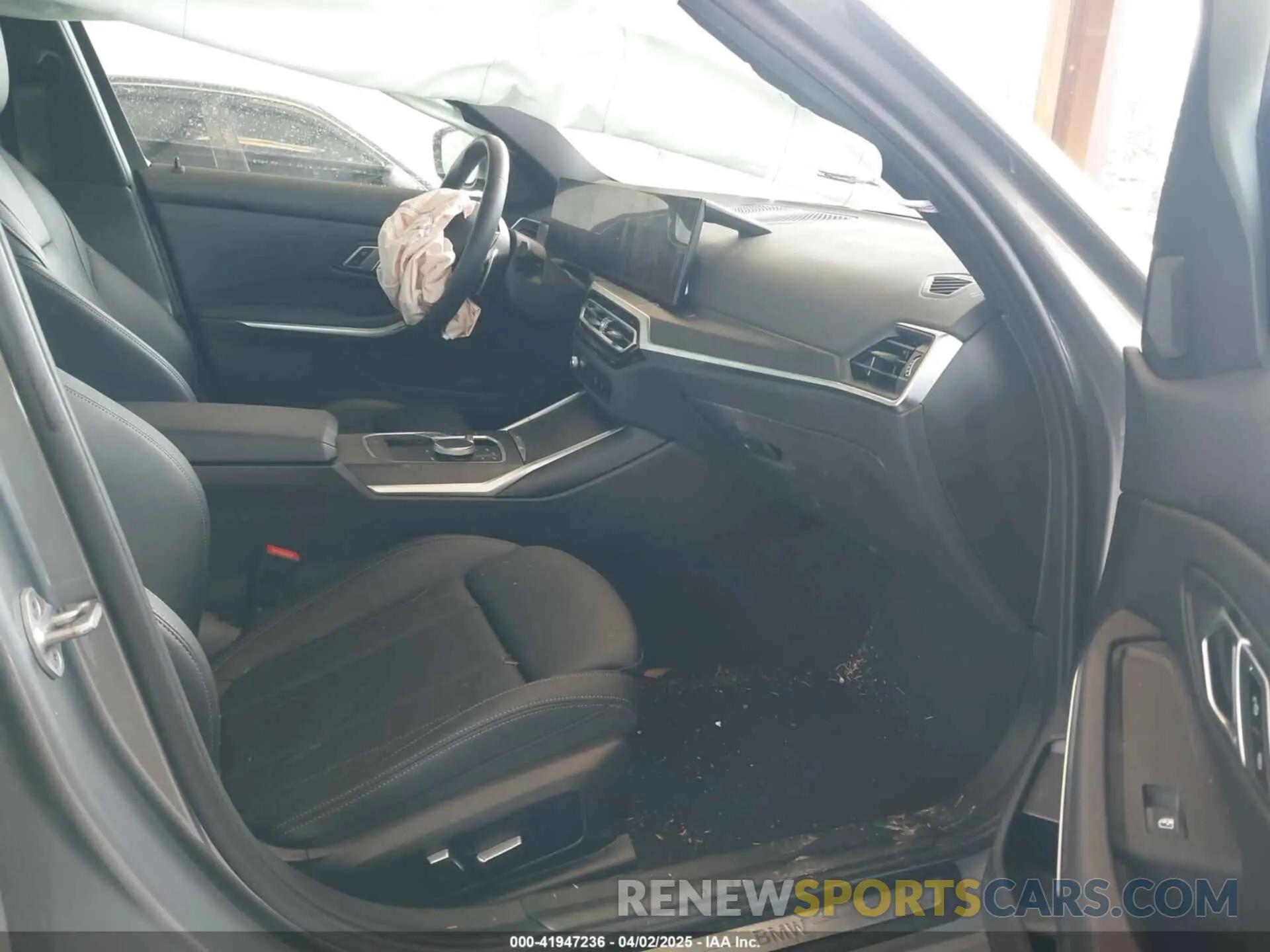 5 fotografías del automóvil dañado 3MW89FF04P8D55611 BMW 330I 2023